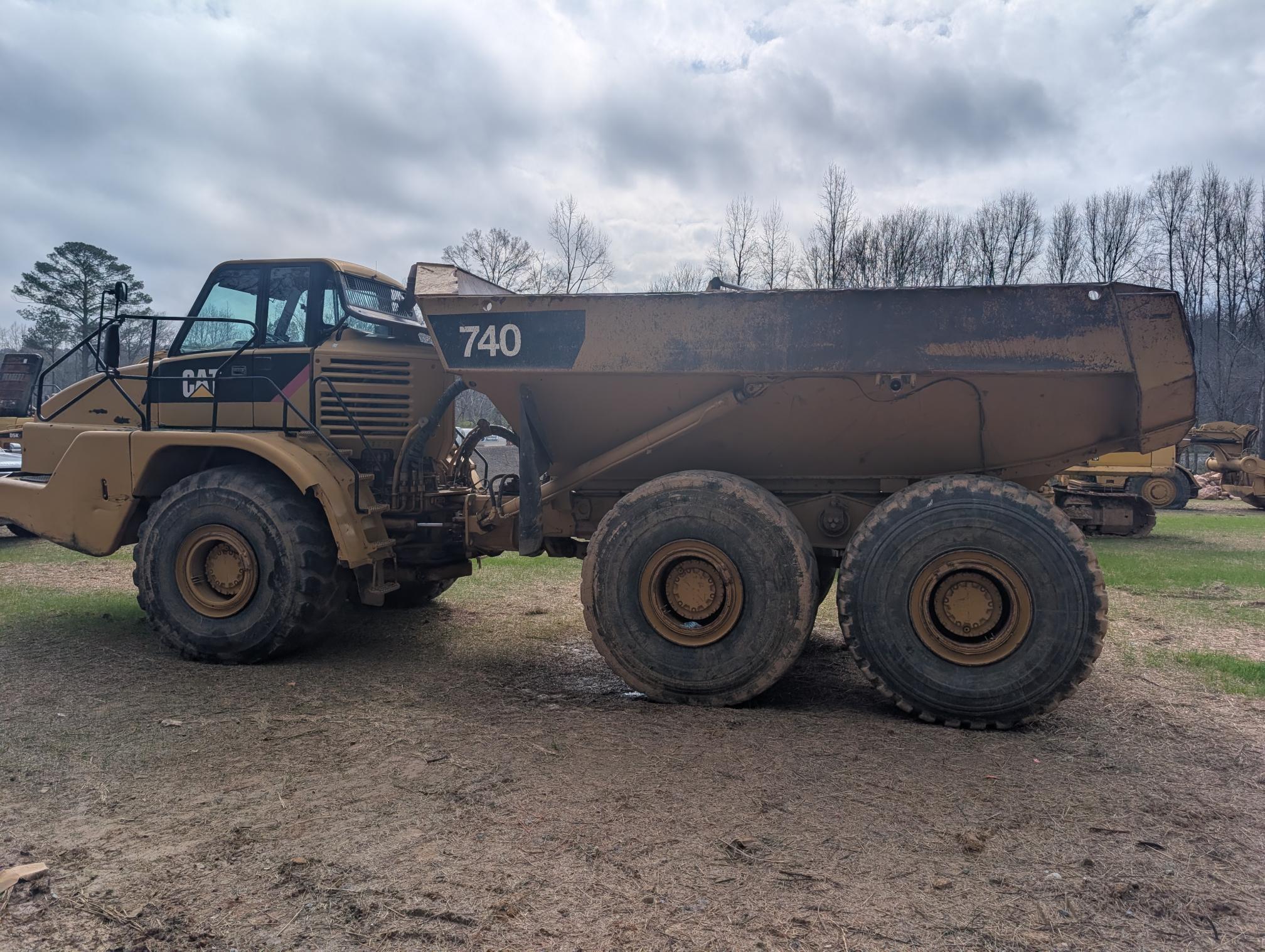 2012 CATERPILLAR 740