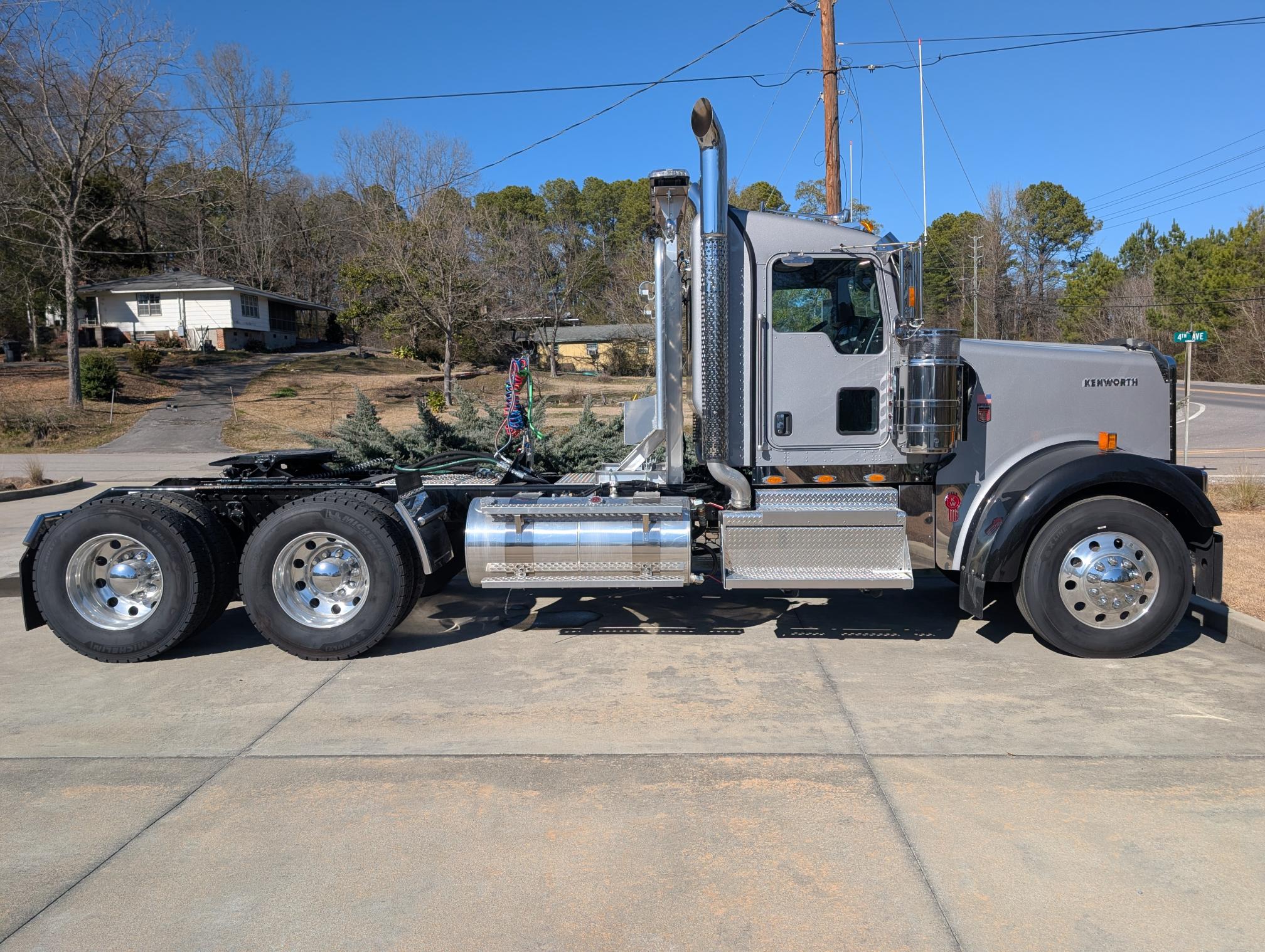 2025 KENWORTH W900 - Image 3