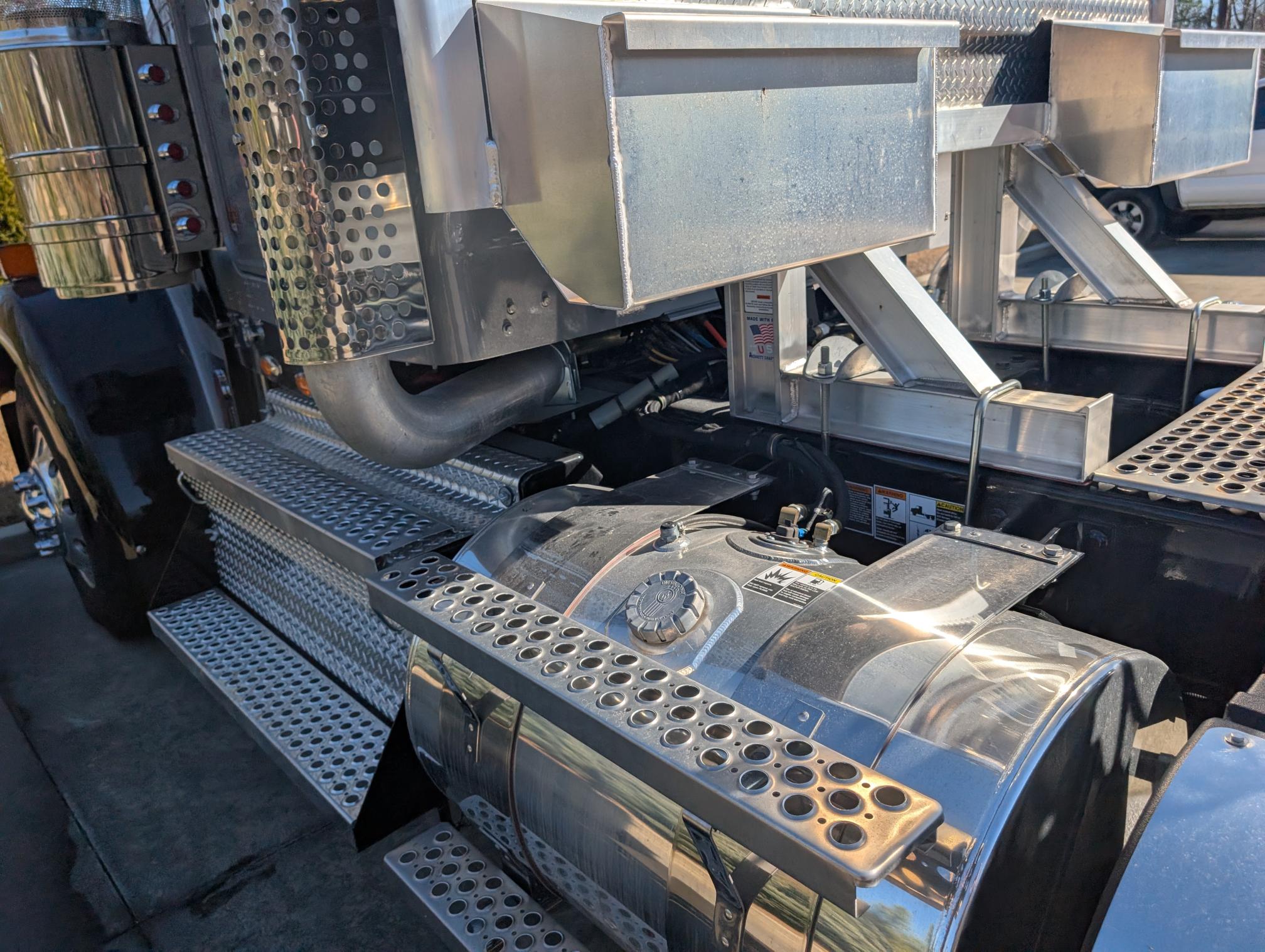 2025 KENWORTH W900 - Image 40