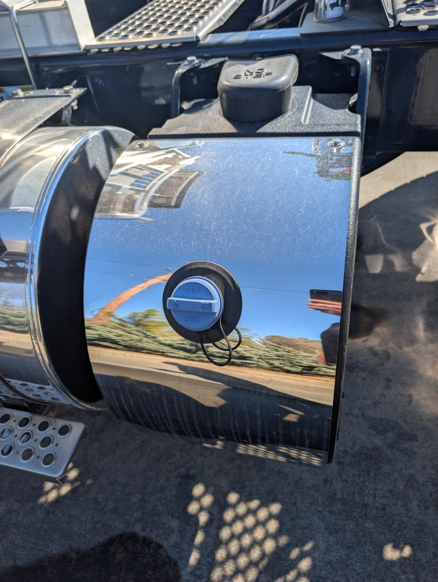 2025 KENWORTH W900 - Image 46