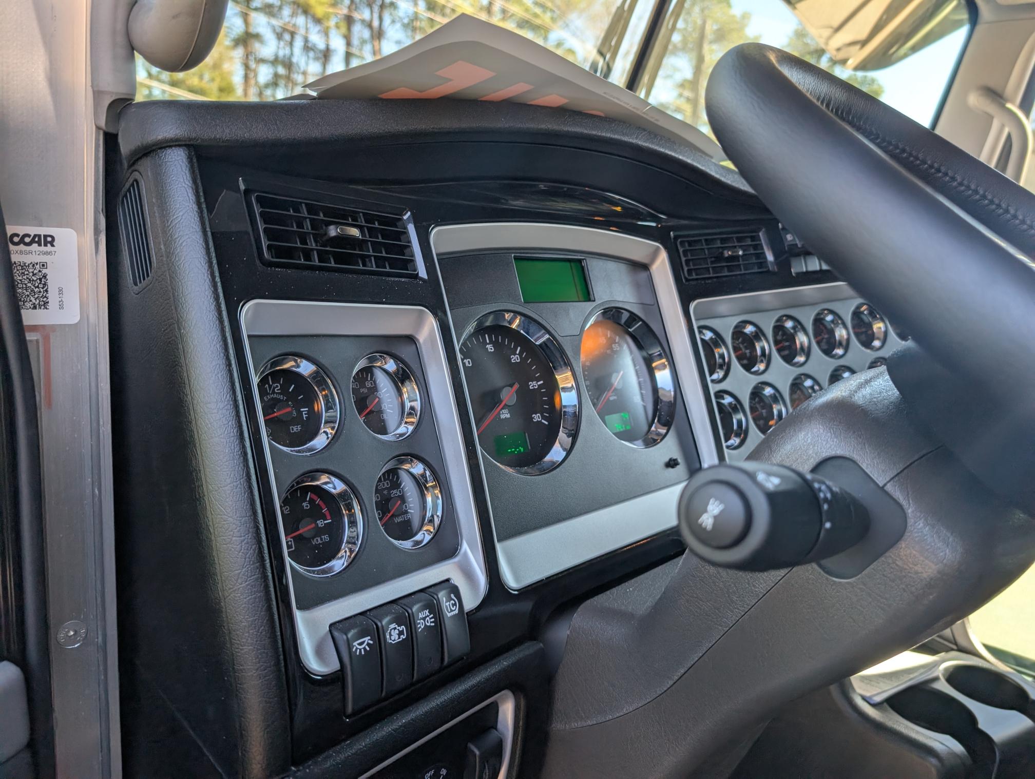 2025 KENWORTH W900 - Image 22