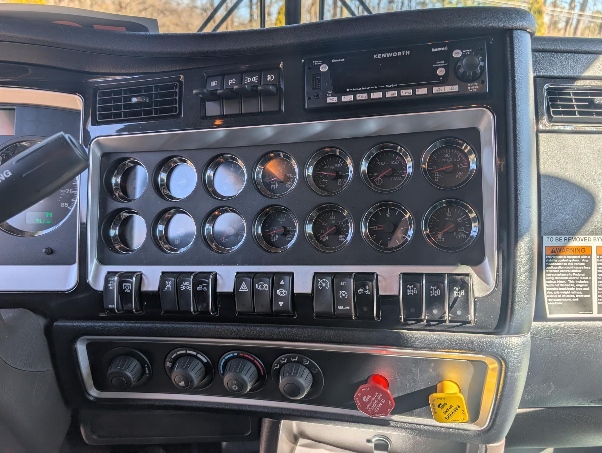 2025 KENWORTH W900 - Image 21