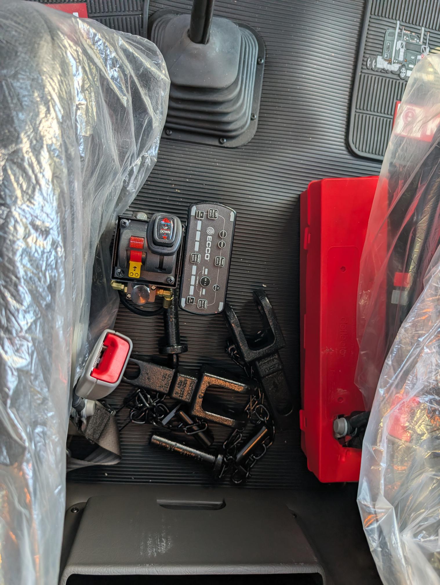 2025 KENWORTH W900 - Image 30