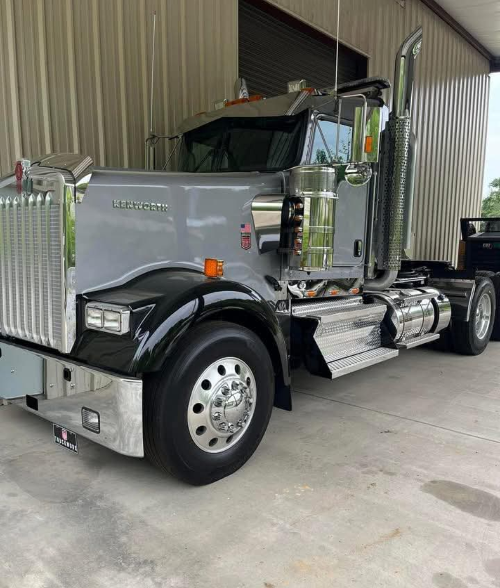 2025 KENWORTH W900