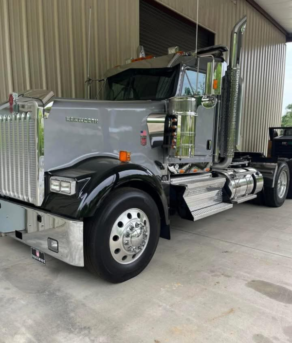 2025 KENWORTH W900