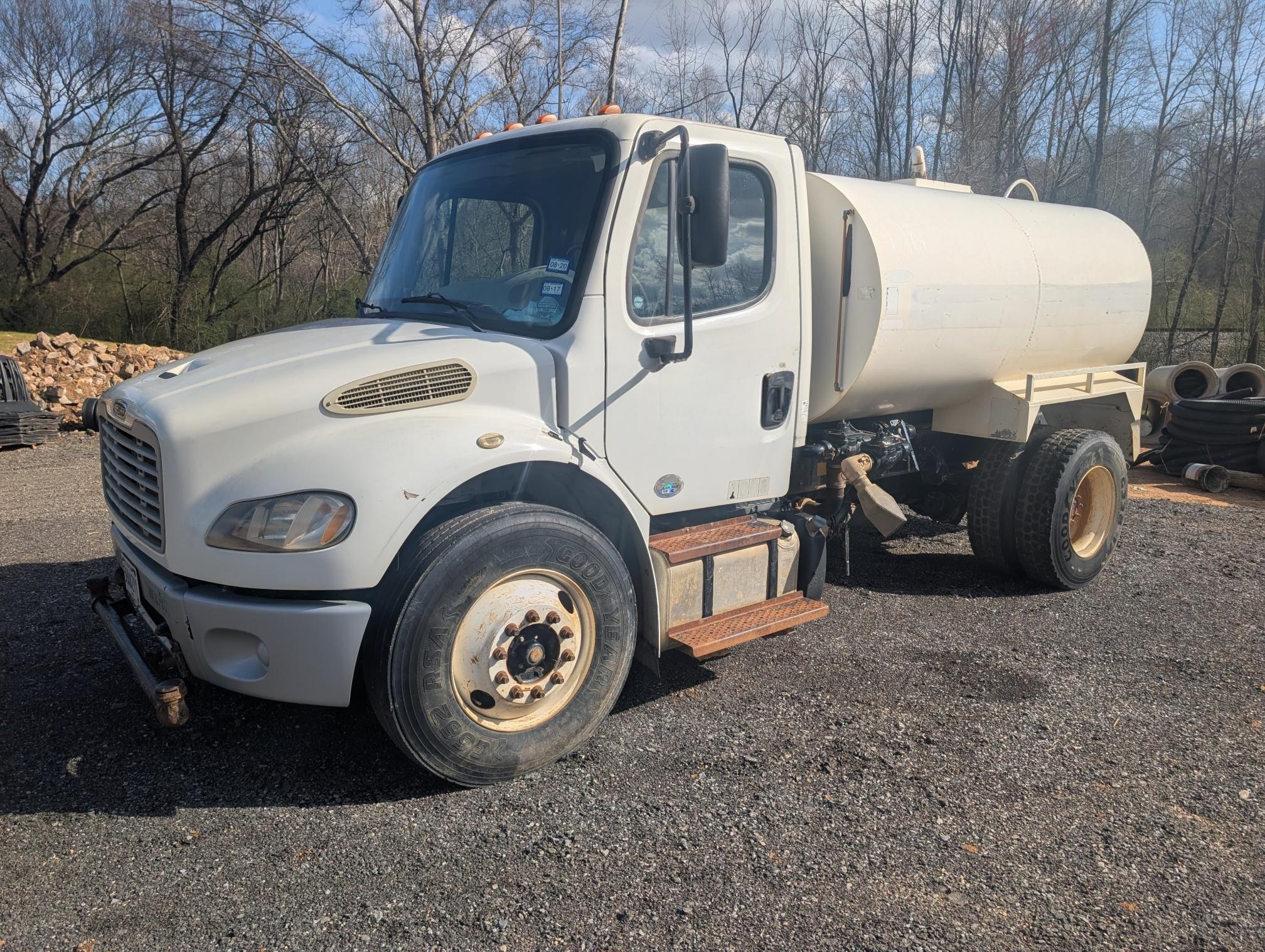 2013 FREIGHTLINER M2 106