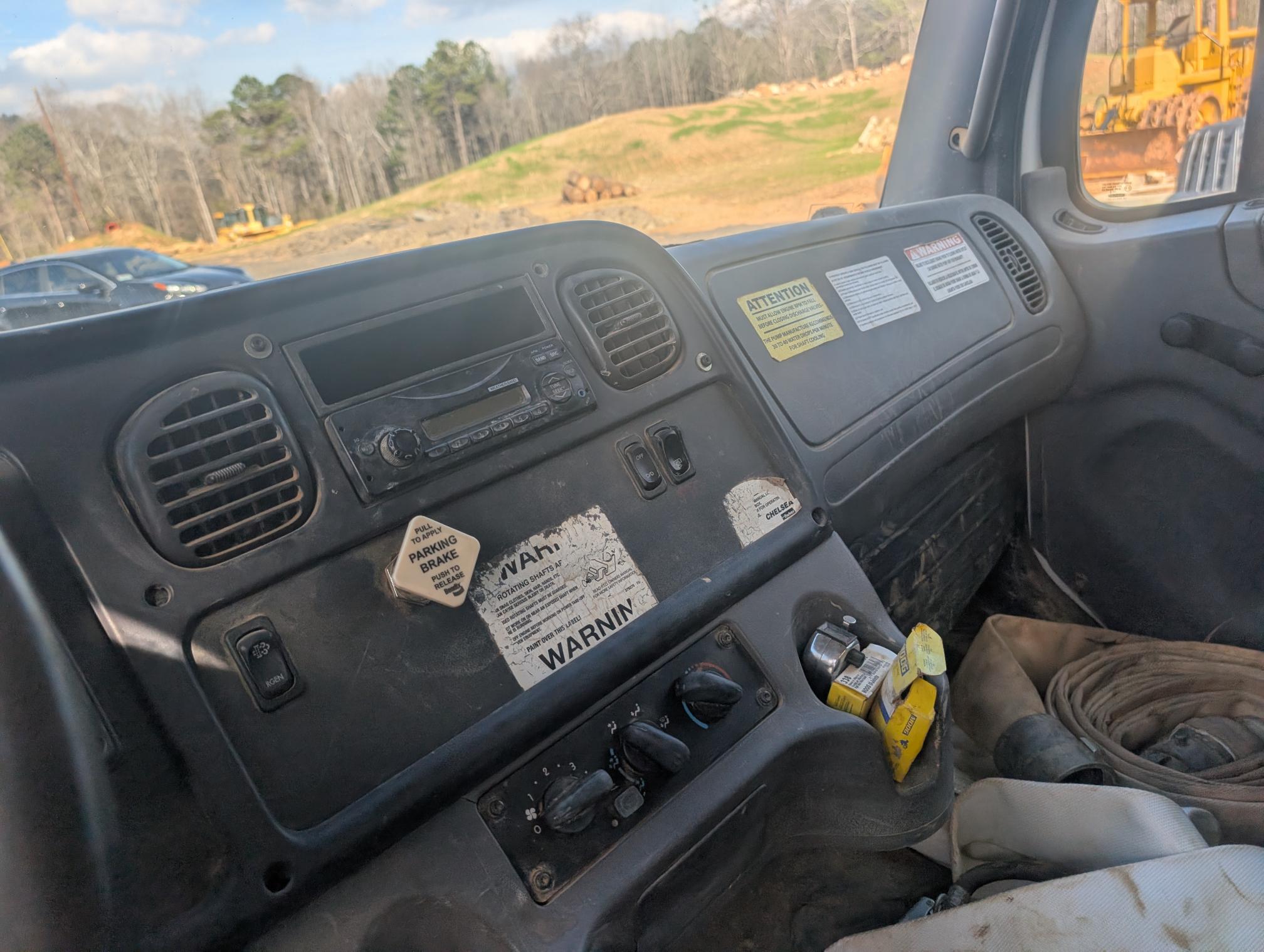 2013 FREIGHTLINER M2 106 - Image 9