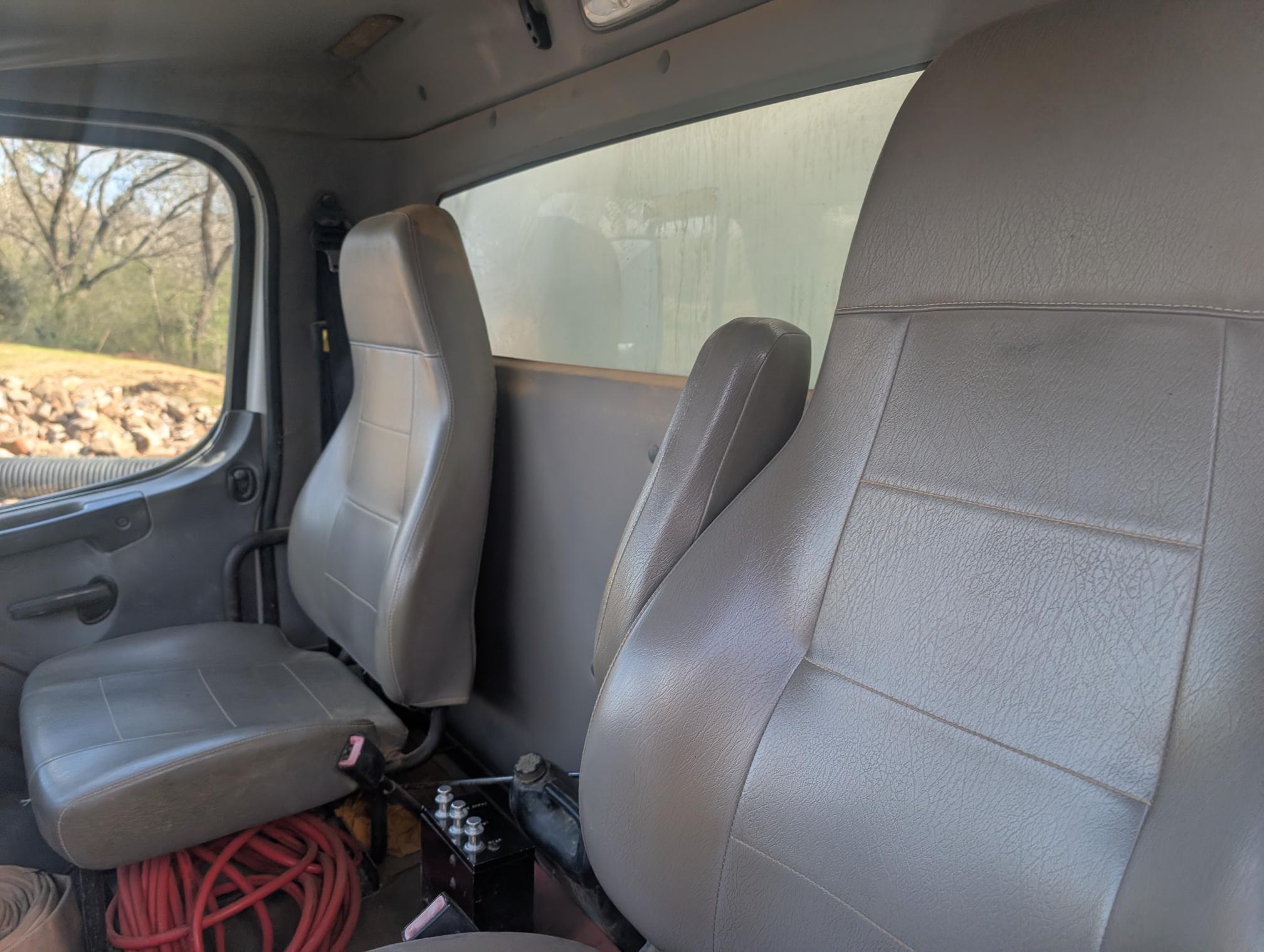 2013 FREIGHTLINER M2 106 - Image 8