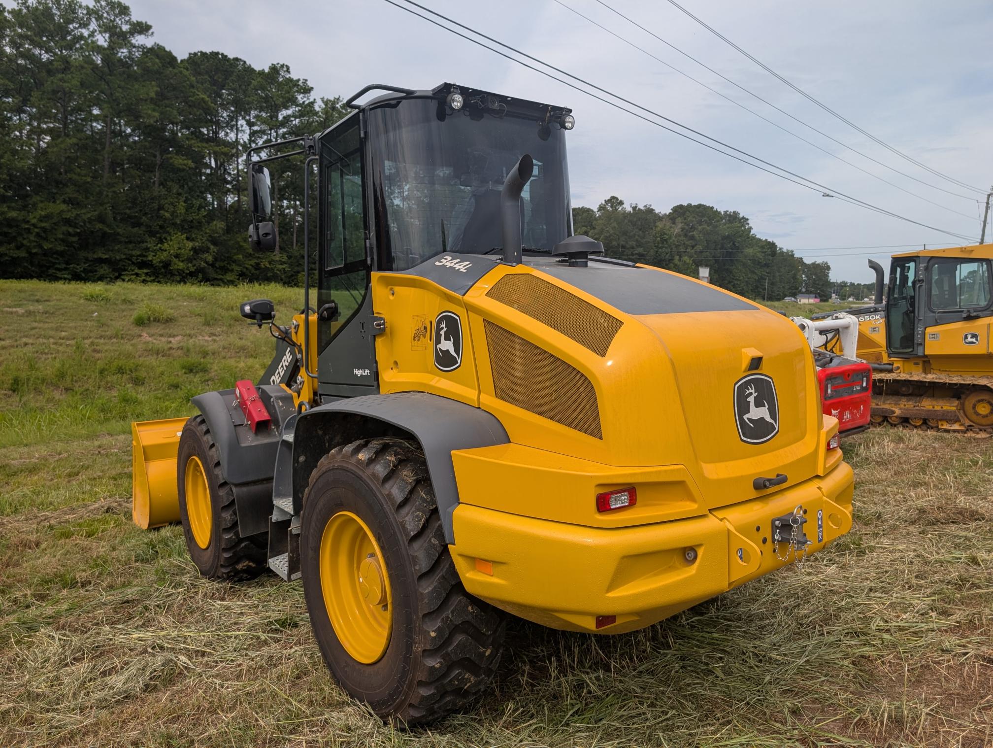 2024 DEERE 344L - Image 4