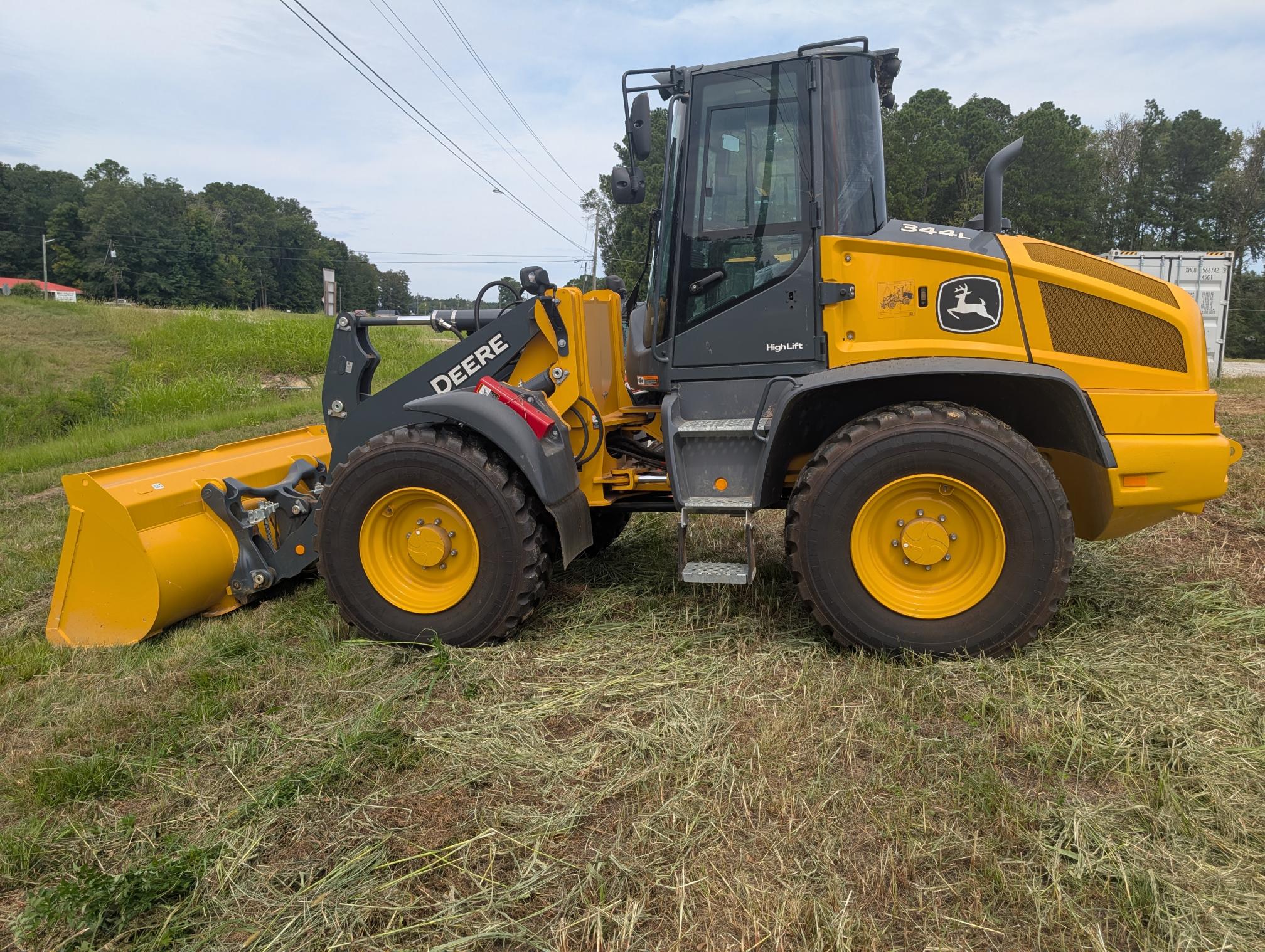 2024 DEERE 344L - Image 2