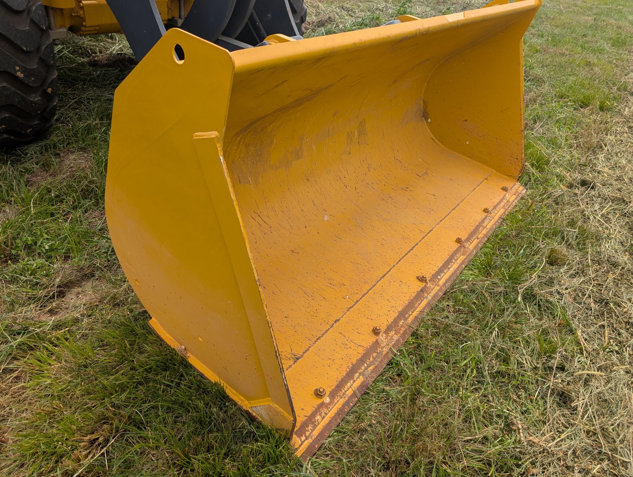 2024 DEERE 344L - Image 14