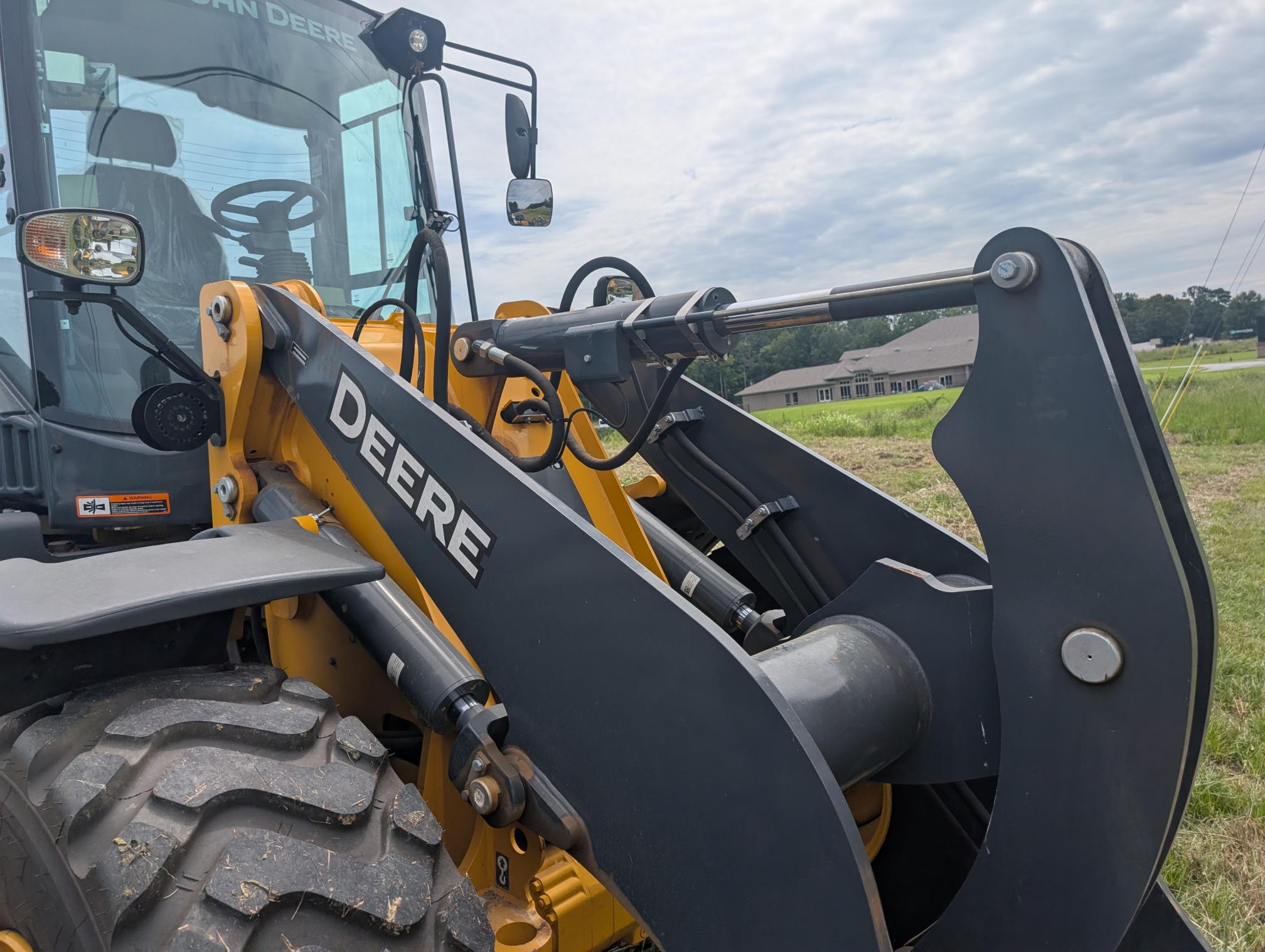 2024 DEERE 344L - Image 18