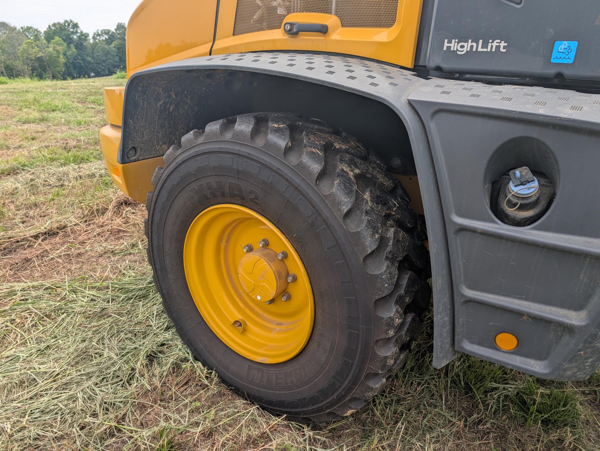 2024 DEERE 344L - Image 17