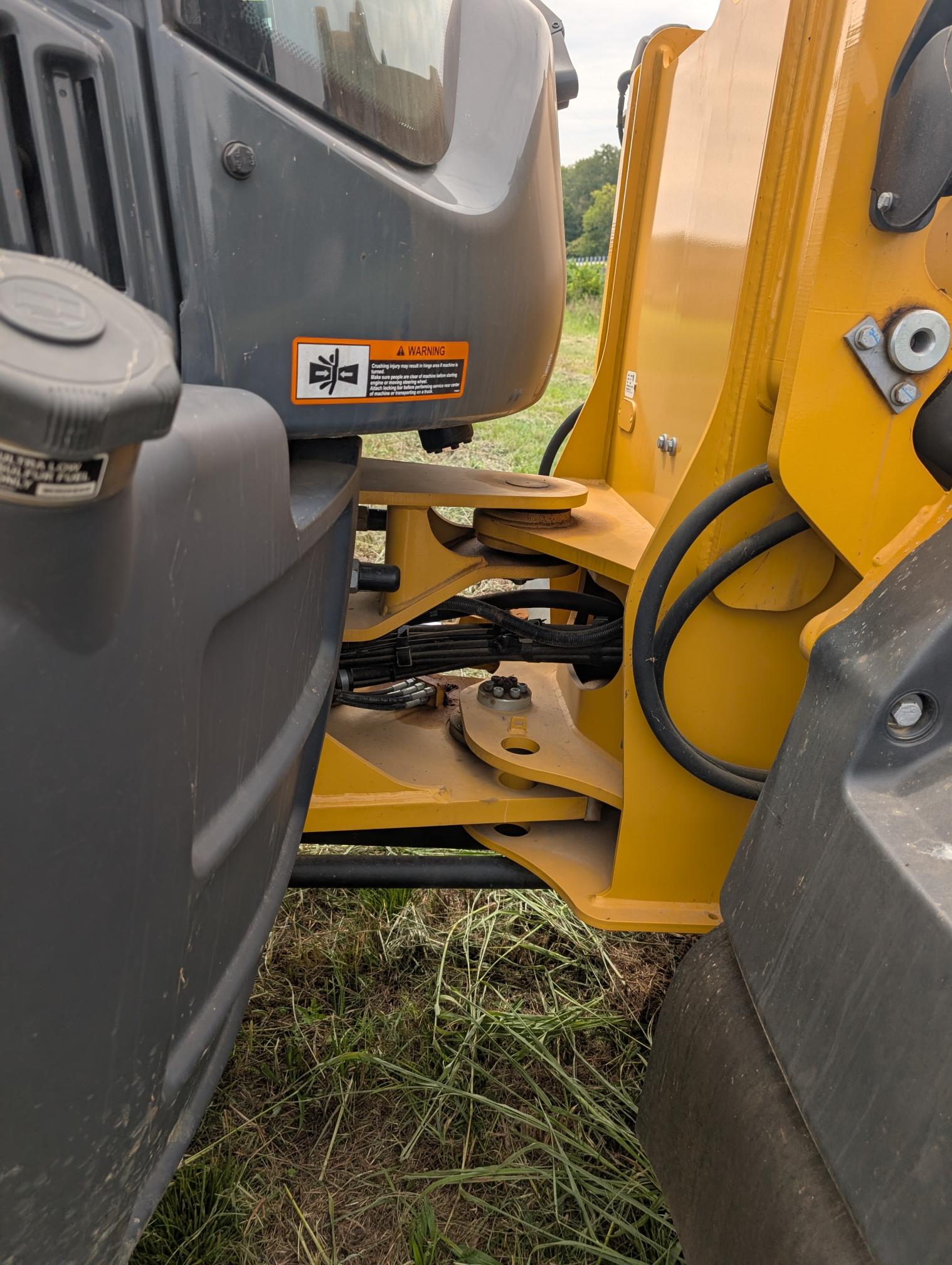 2024 DEERE 344L - Image 23