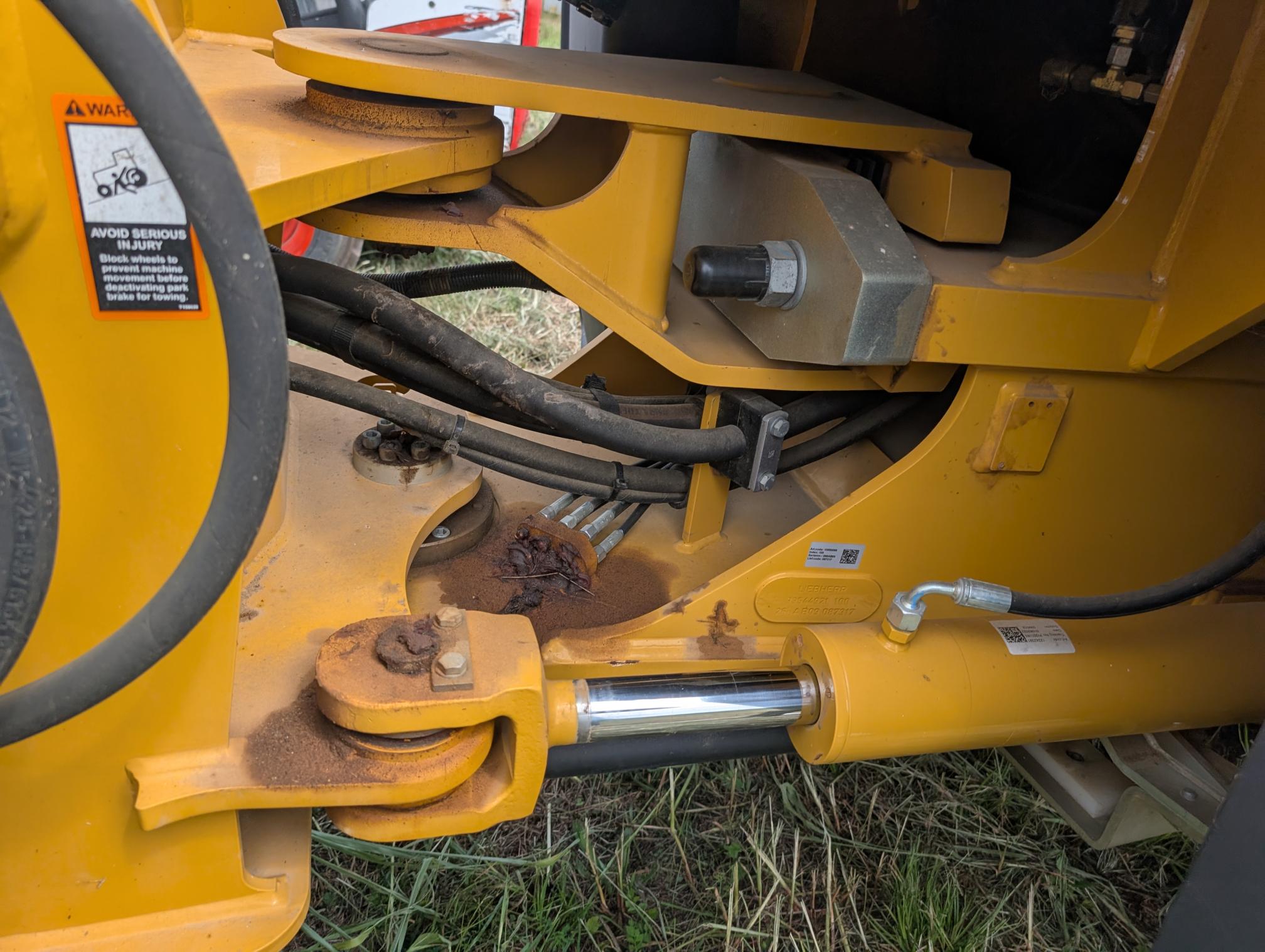 2024 DEERE 344L - Image 22