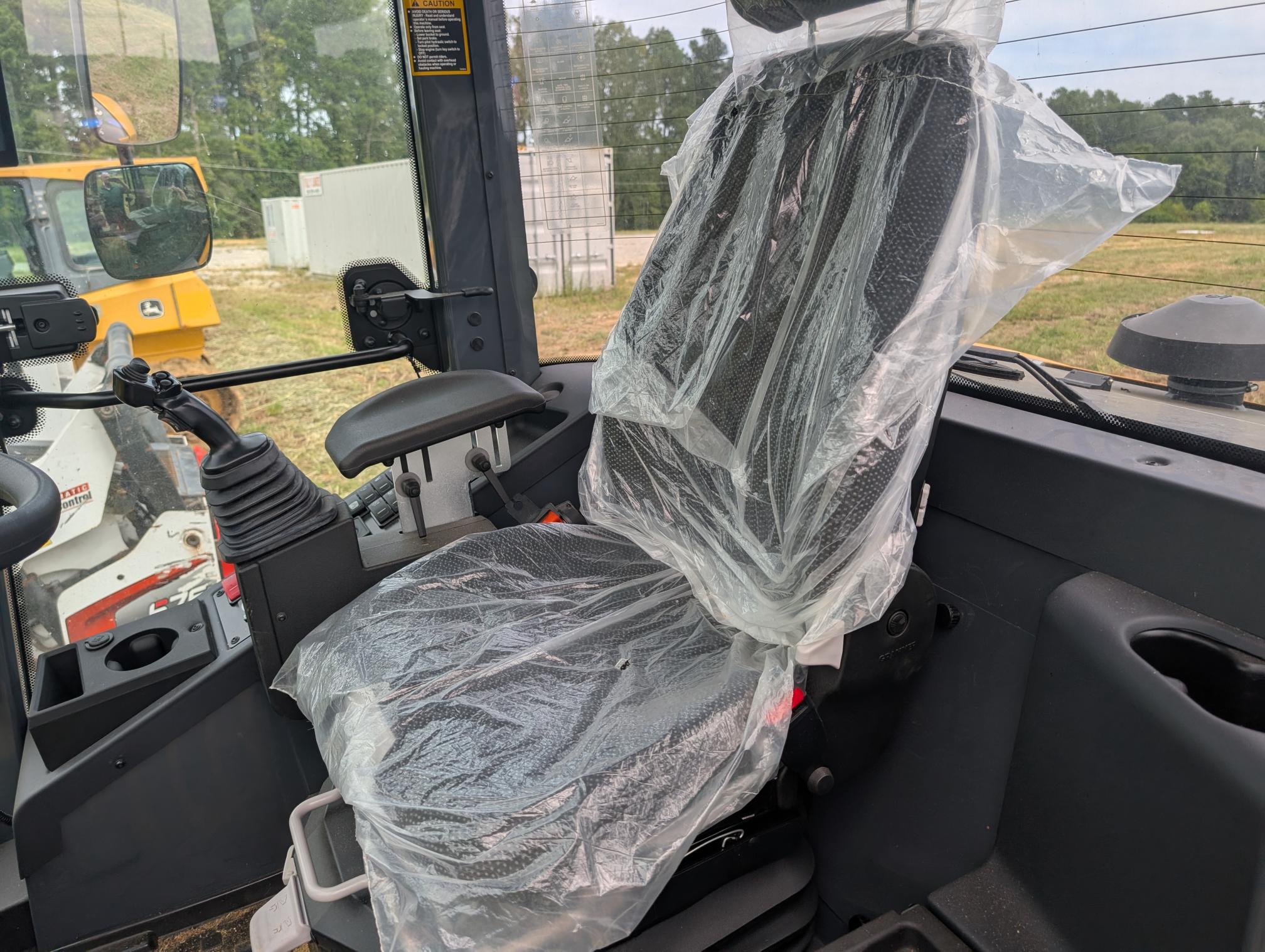 2024 DEERE 344L - Image 8