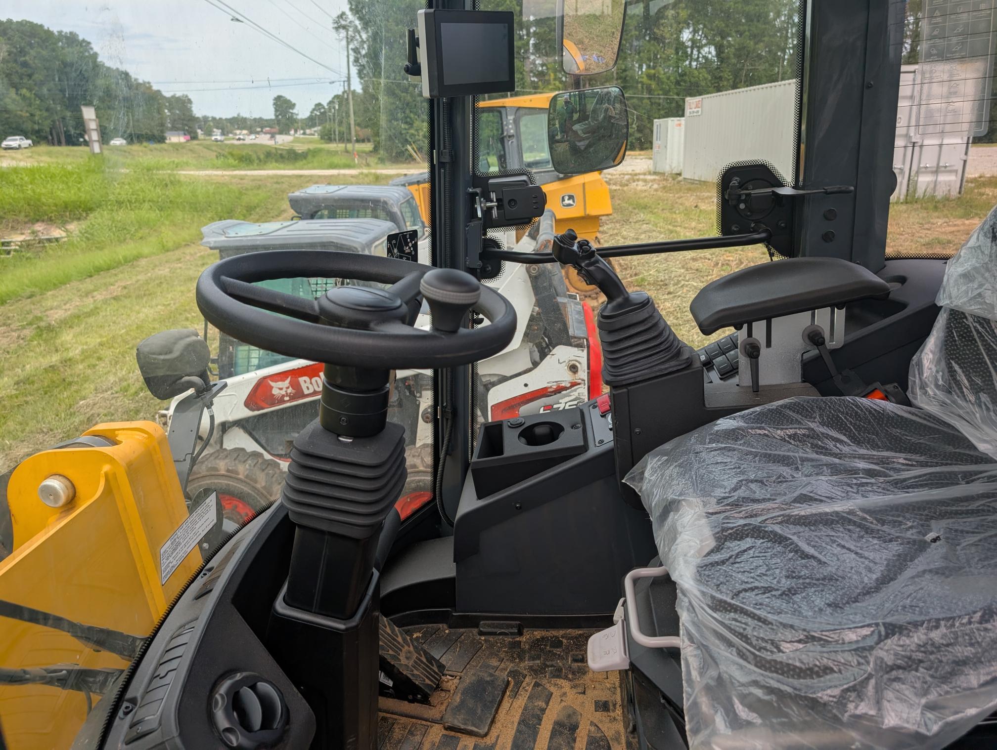 2024 DEERE 344L - Image 7