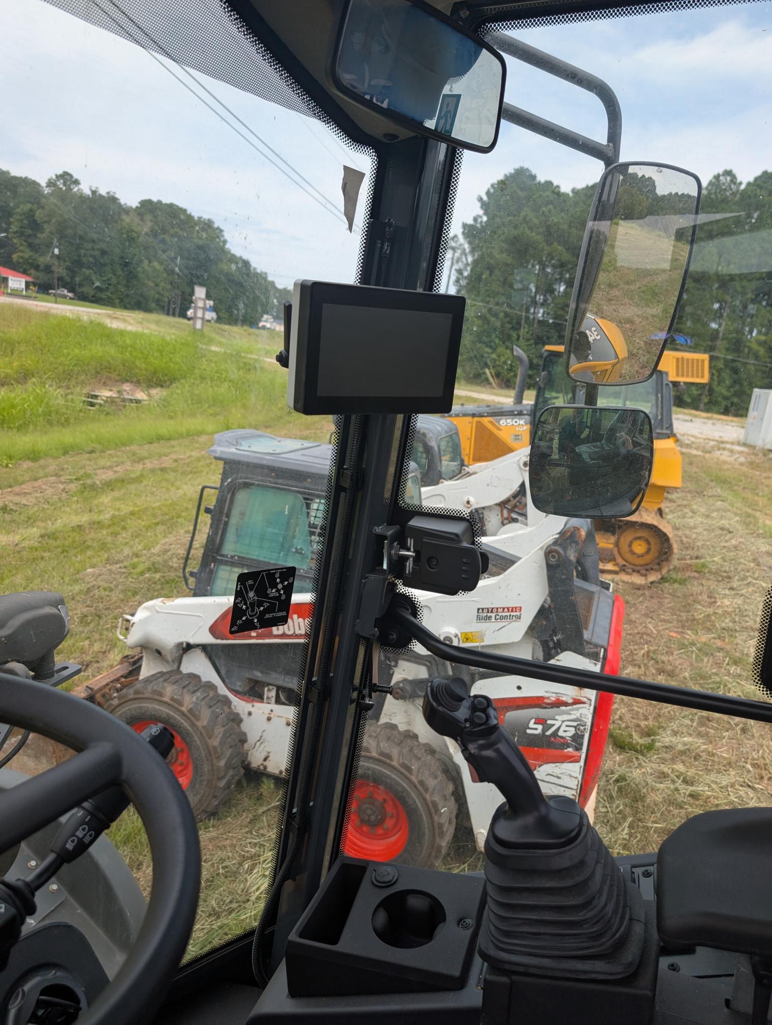 2024 DEERE 344L - Image 12