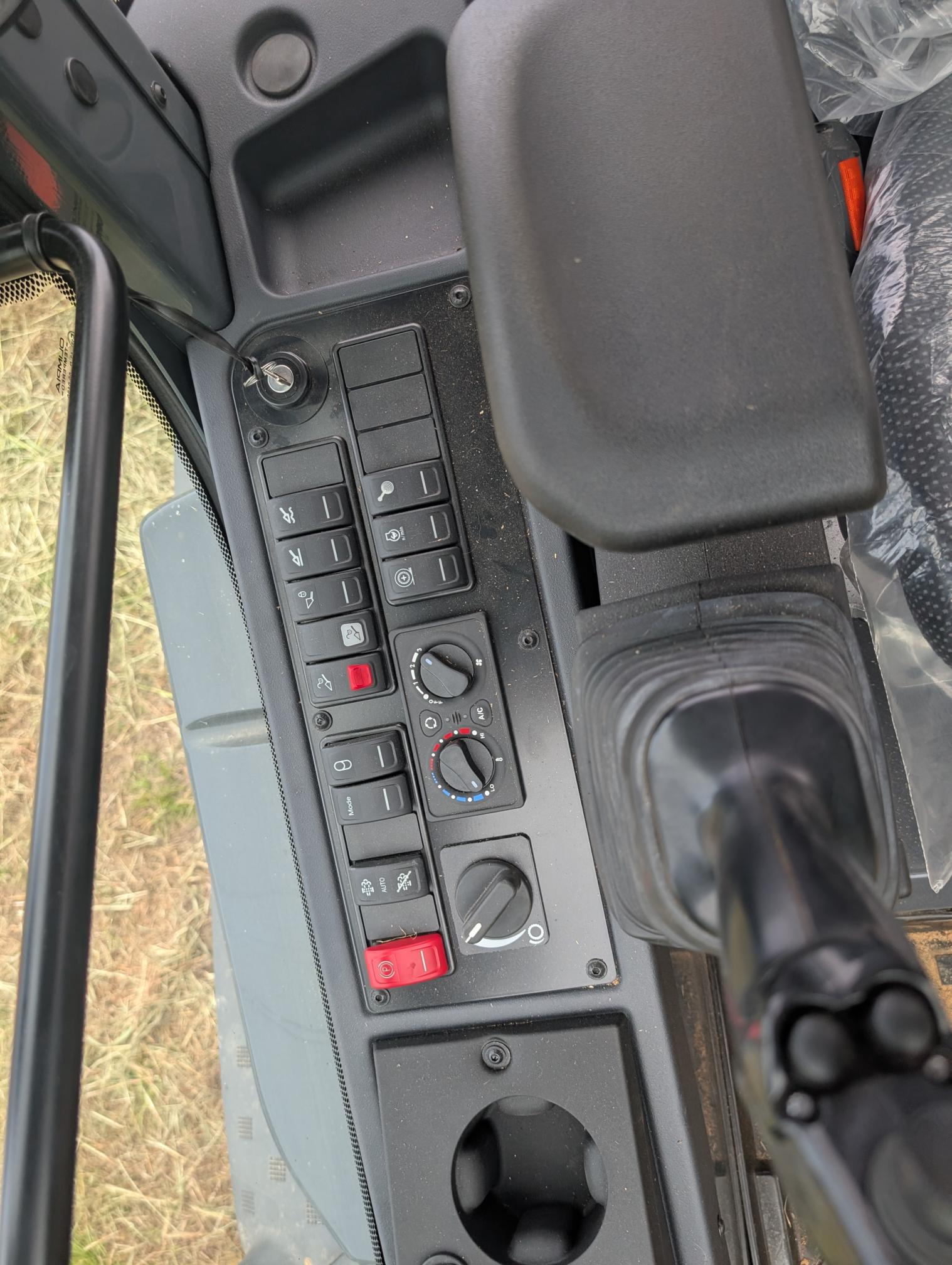 2024 DEERE 344L - Image 10