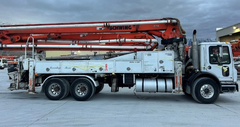 2005 MACK MR688S - Image 1