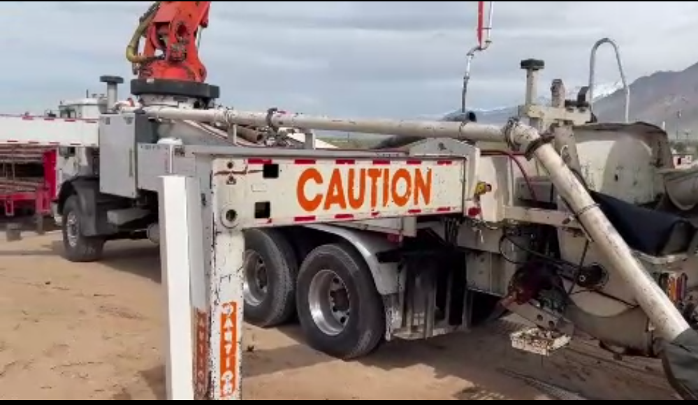 2005 MACK MR688S - Image 3