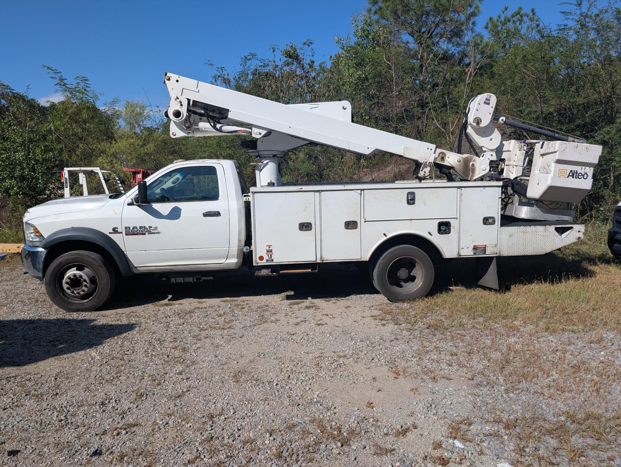 2015 RAM 5500 - Image 2