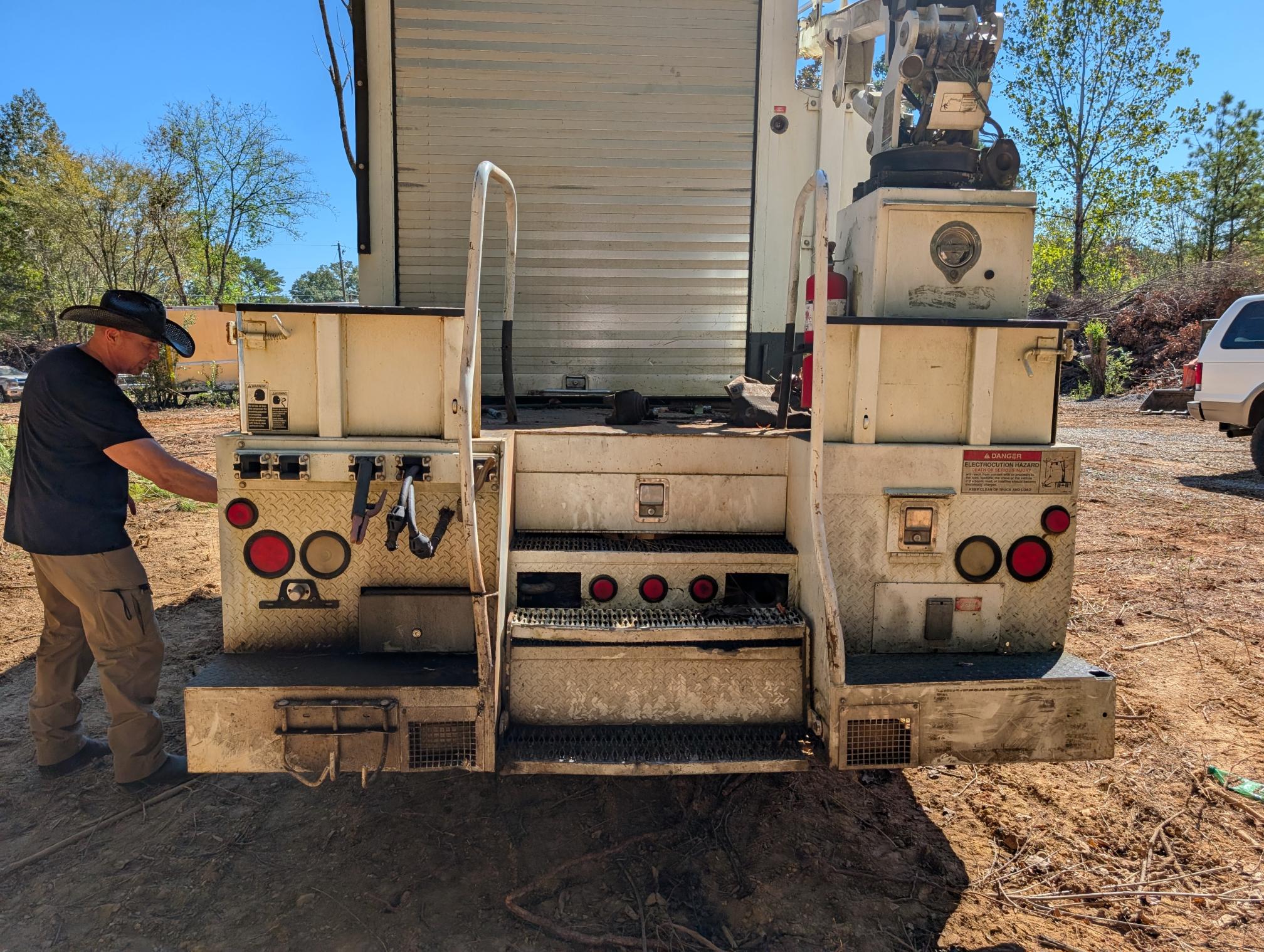 2001 INTERNATIONAL DT466 - Image 8