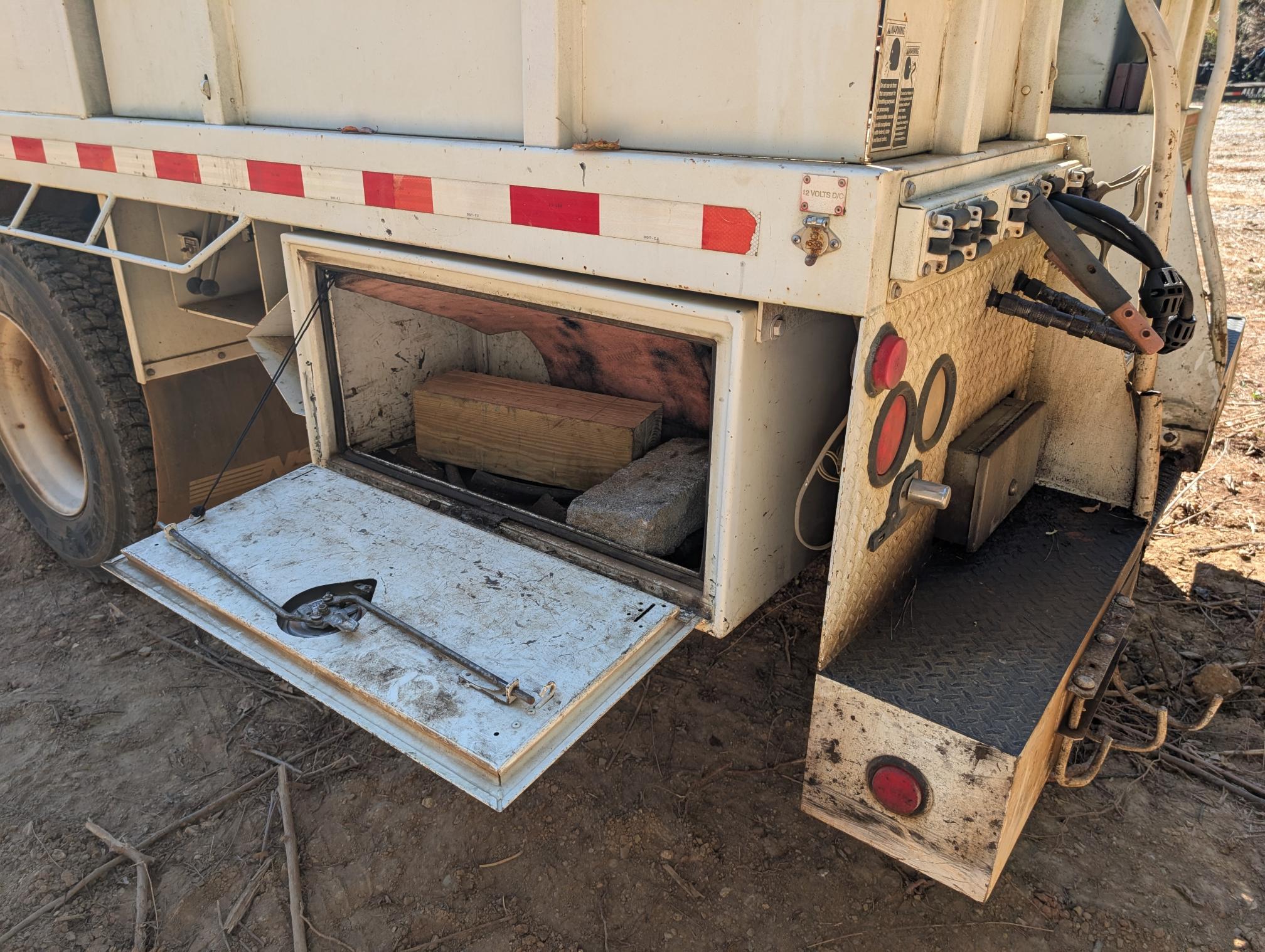 2001 INTERNATIONAL DT466 - view 20 of 28