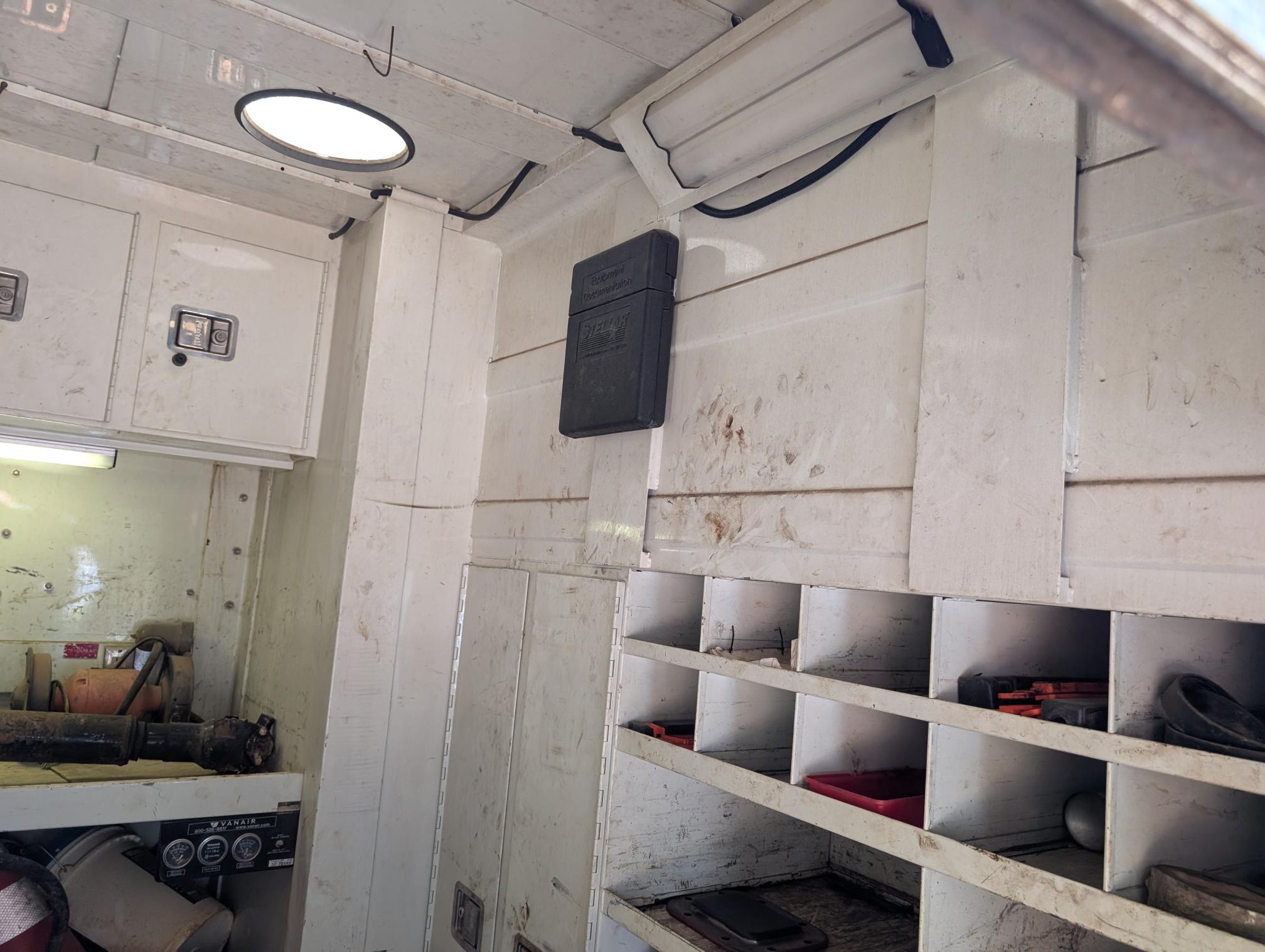 2001 INTERNATIONAL DT466 - view 10 of 28