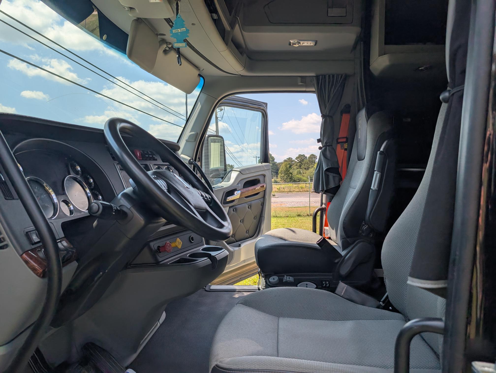 2021 KENWORTH T680 - Image 29