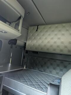 2021 KENWORTH T680 - Image 40