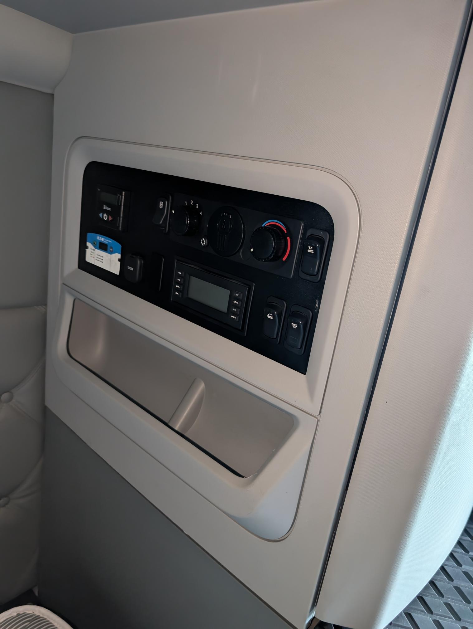 2021 KENWORTH T680 - Image 36