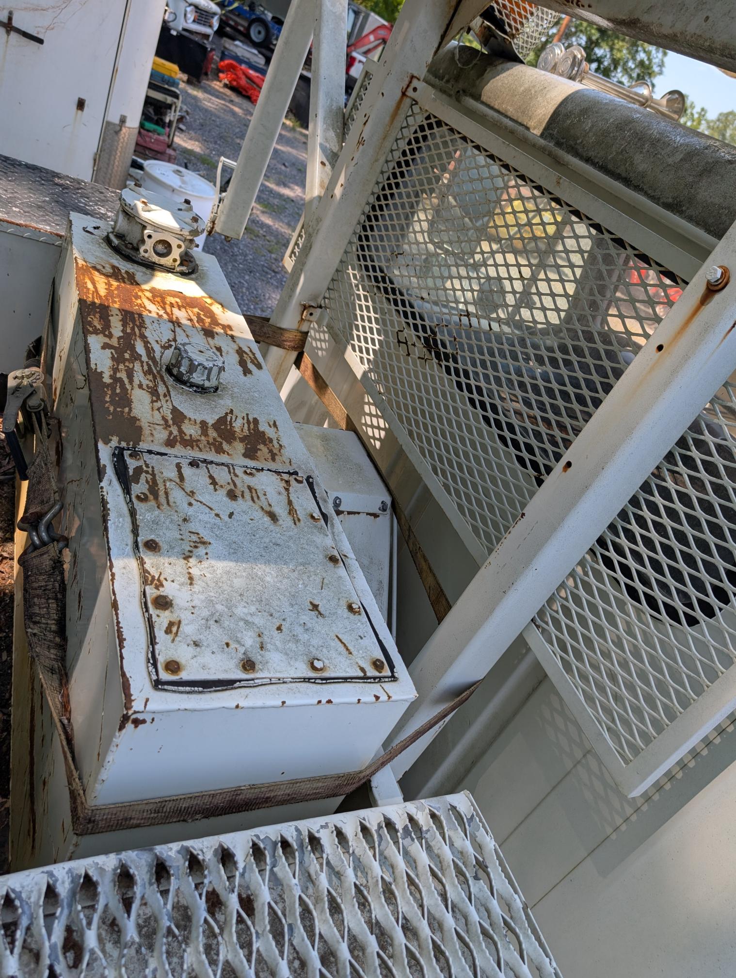 1996 INTERNATIONAL 4800 - Image 40