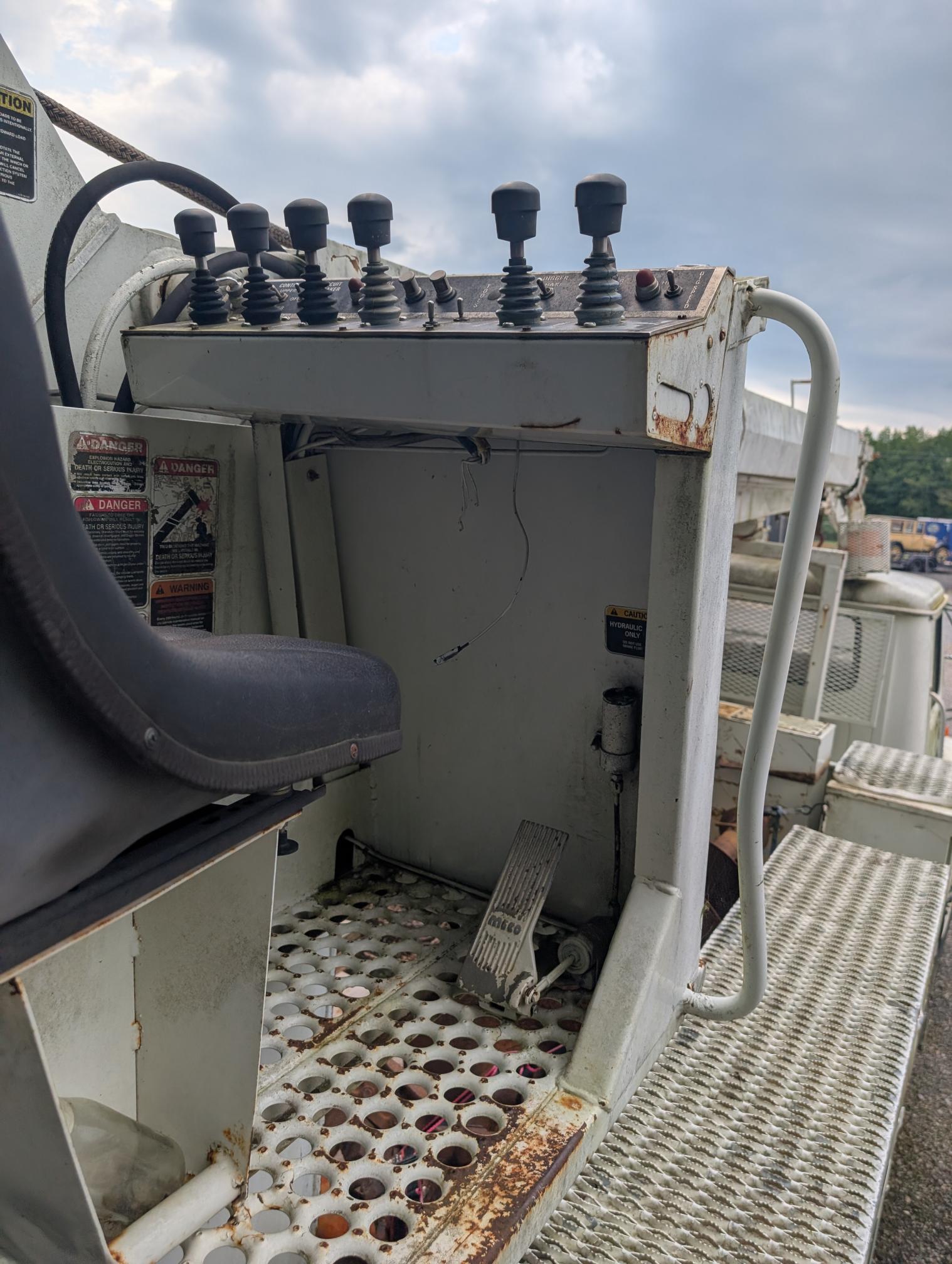 1996 INTERNATIONAL 4800 - Image 47