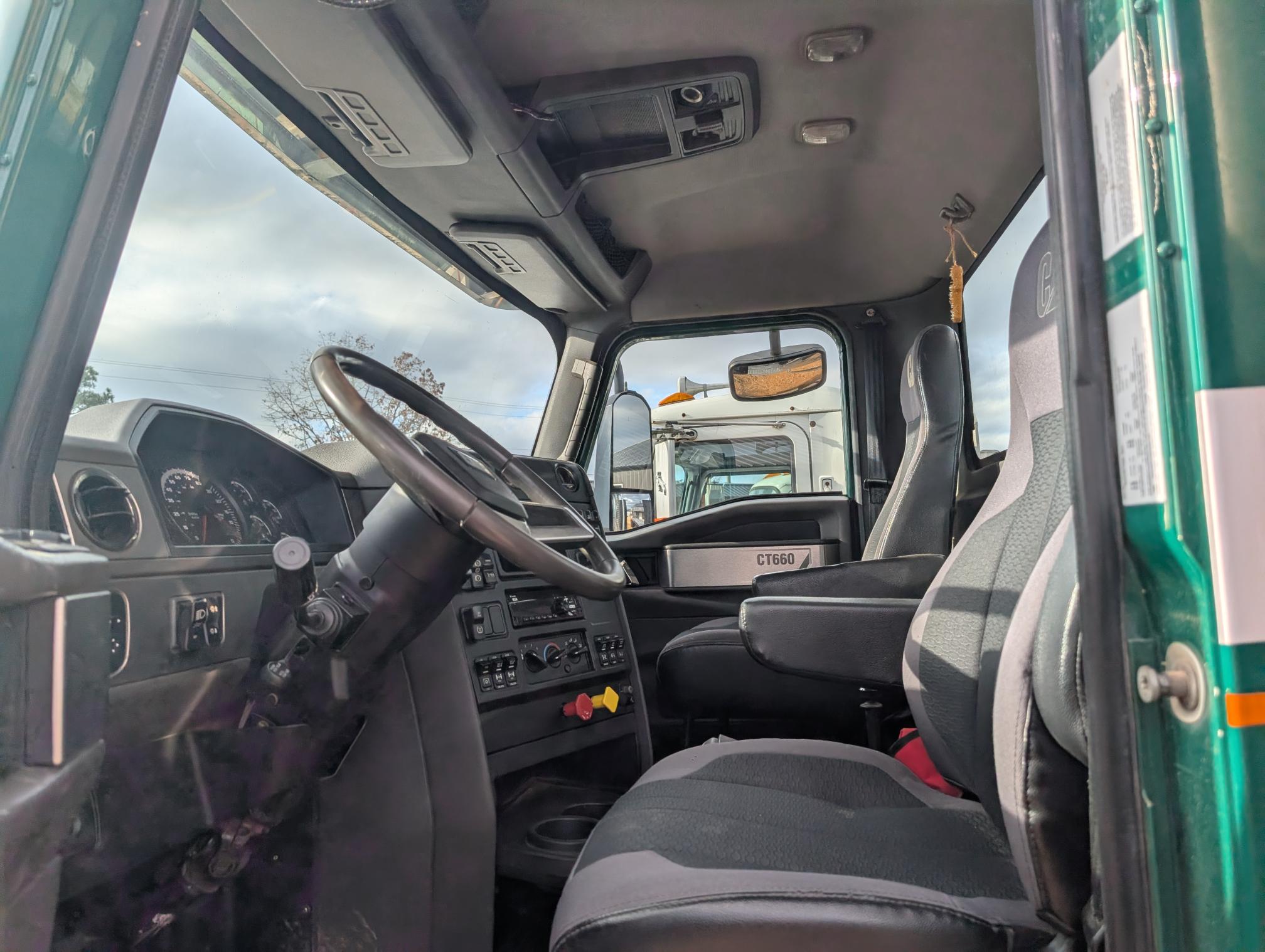 2016 CATERPILLAR CT660S - Image 9