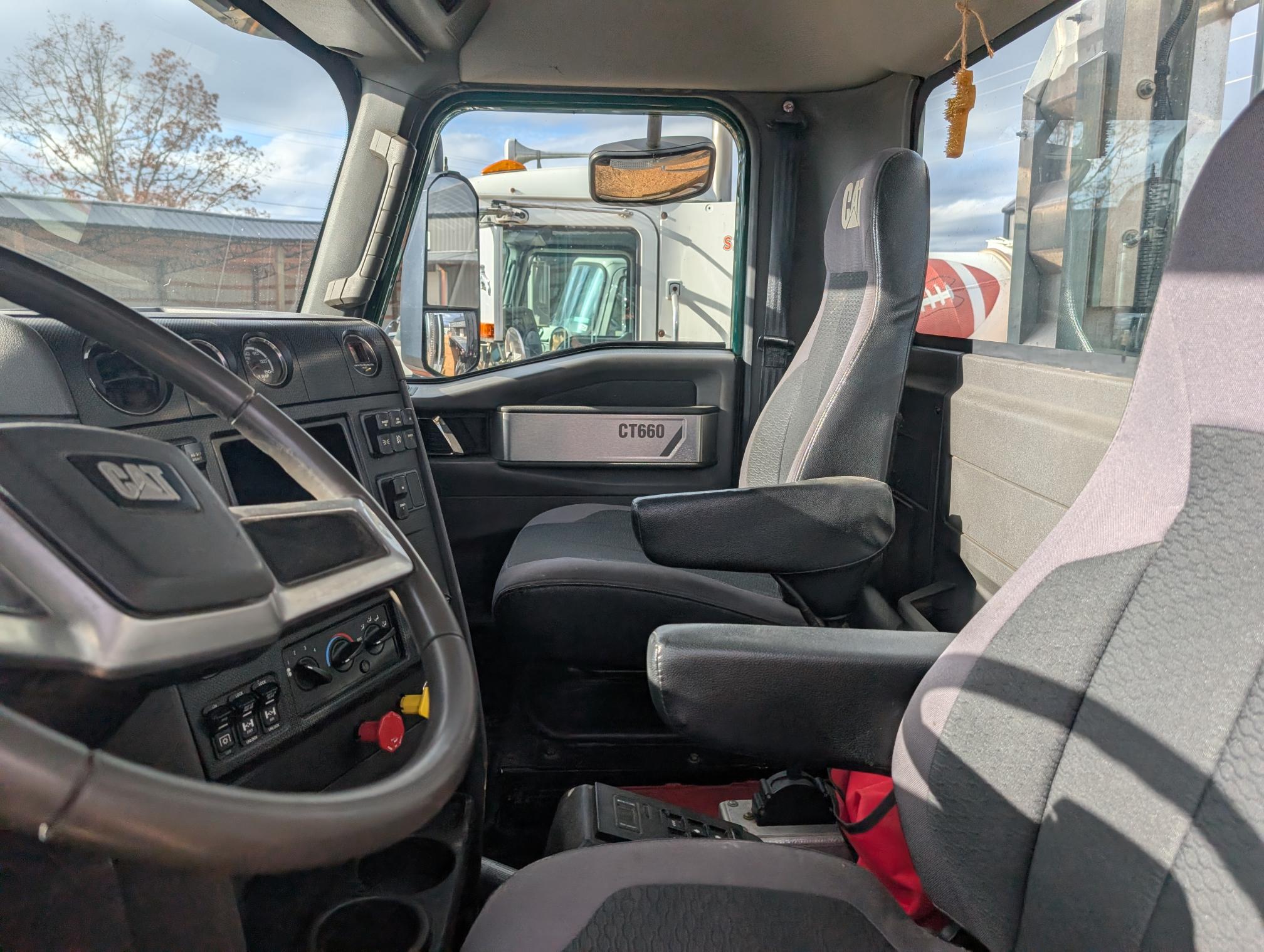 2016 CATERPILLAR CT660S - Image 10