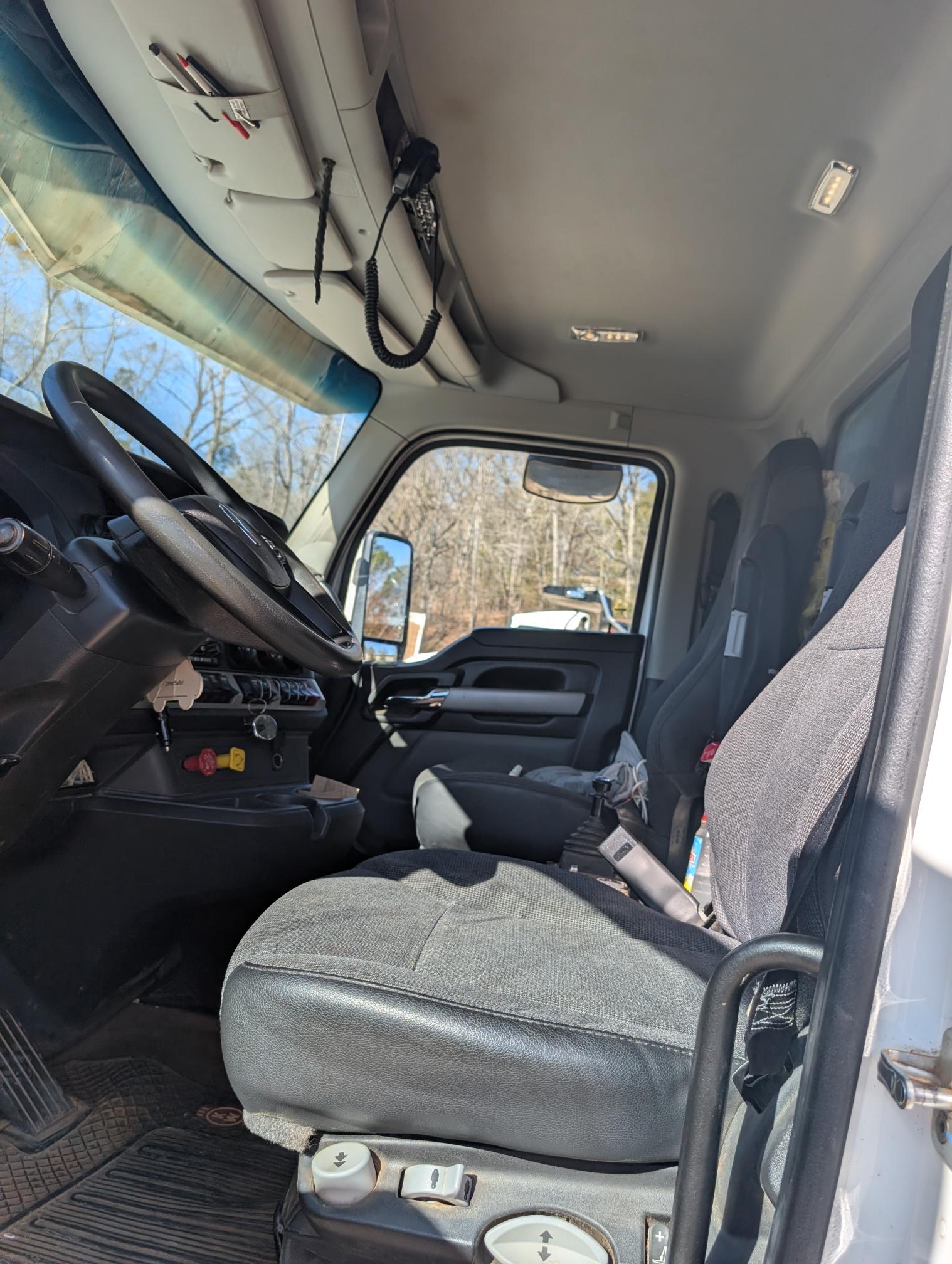 2023 KENWORTH T880 - view 5 of 26