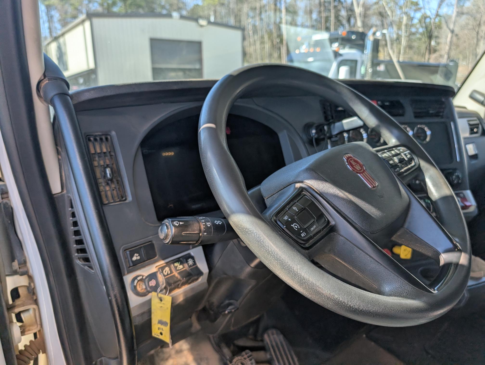 2023 KENWORTH T880 - Image 15