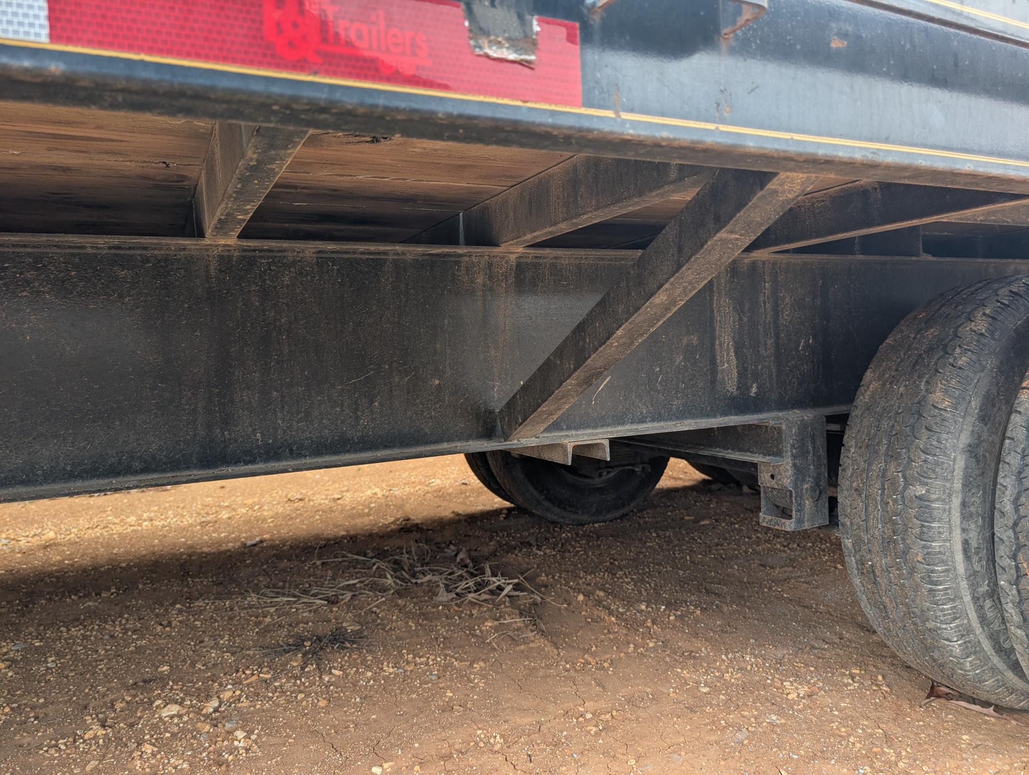 2023 EAGLE 30 foot Gooseneck - Image 11