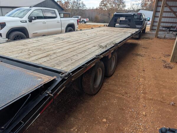 2023 EAGLE 30 foot Gooseneck