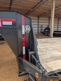 2023 EAGLE 30 foot Gooseneck - Image 7