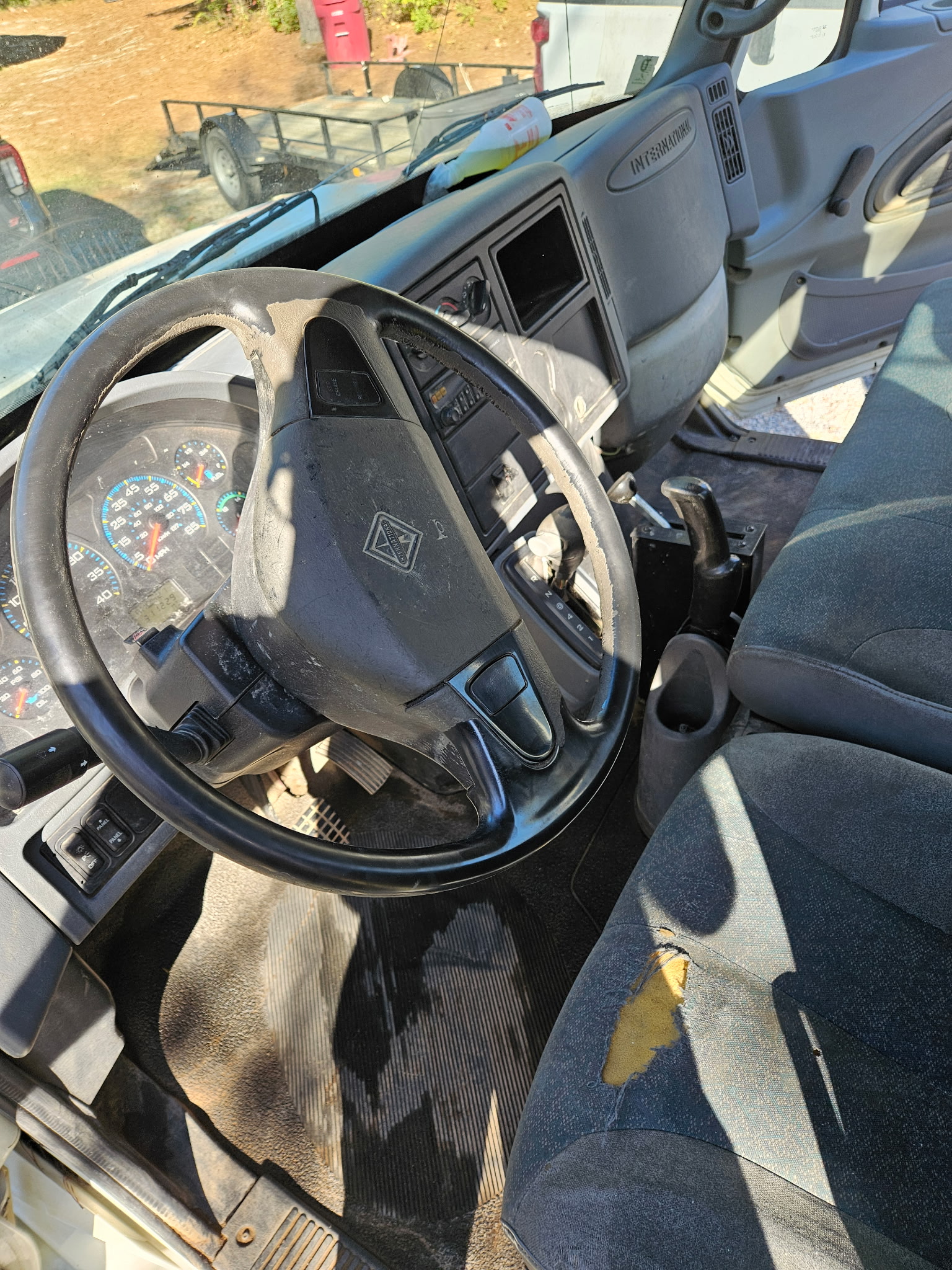 2004 INTERNATIONAL 4200 - Image 7