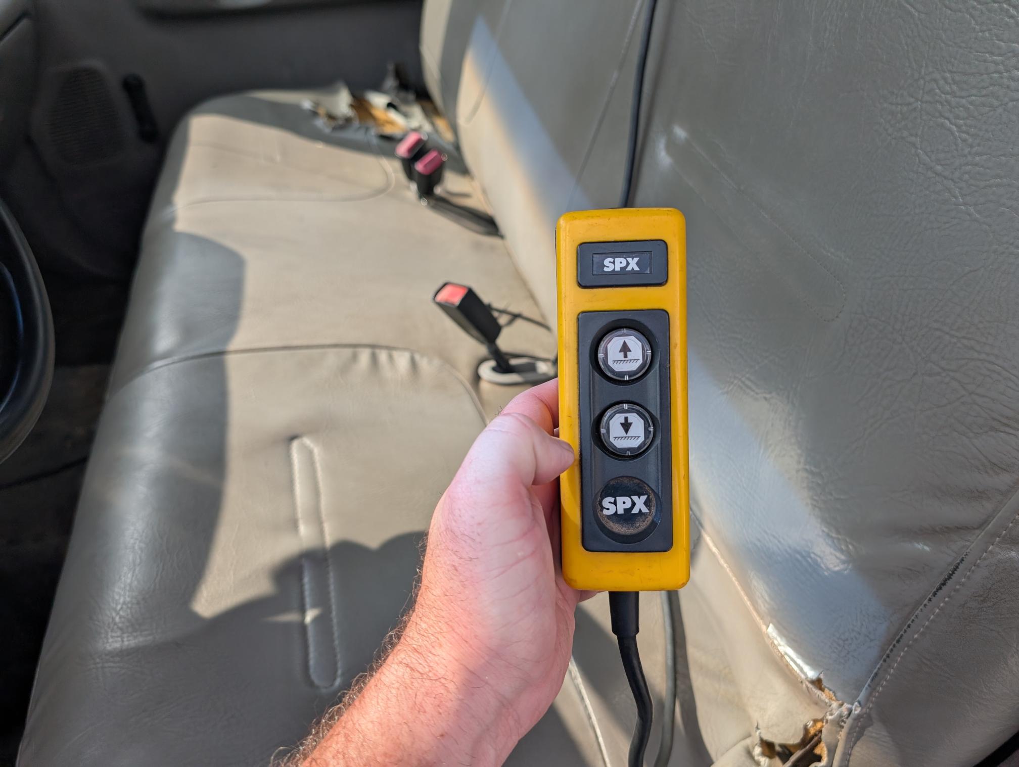 2000 FORD F450 - Image 22