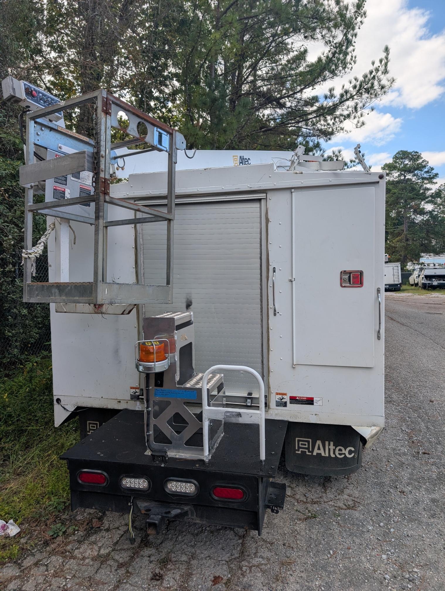 2018 FORD E450 - Image 8