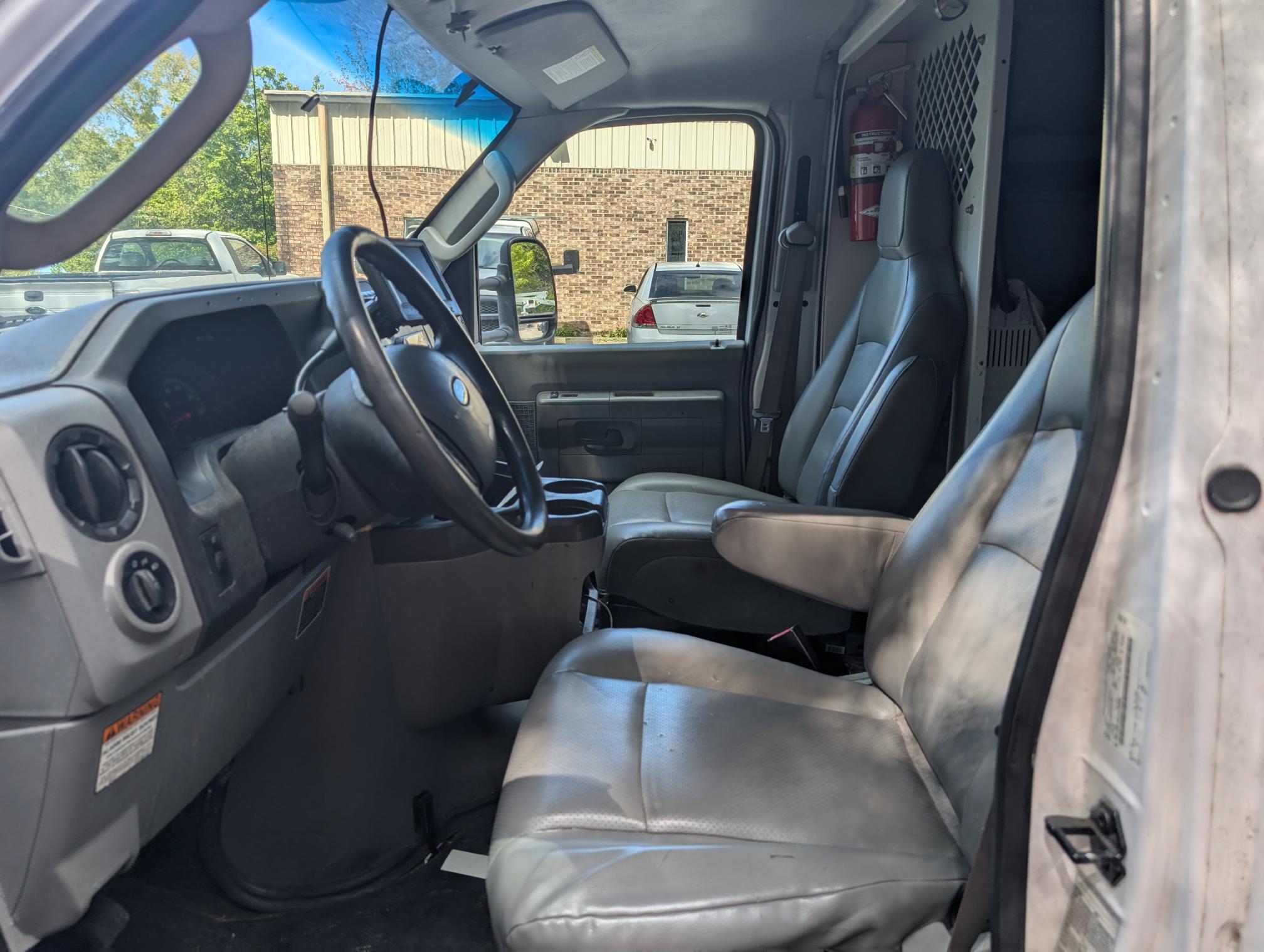 2018 FORD E450 - Image 11