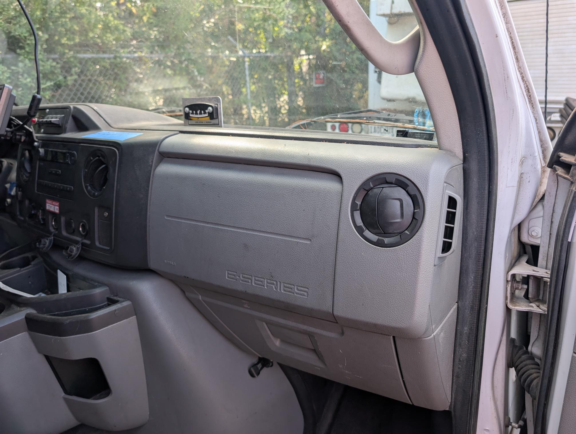 2018 FORD E450 - view 14 of 28