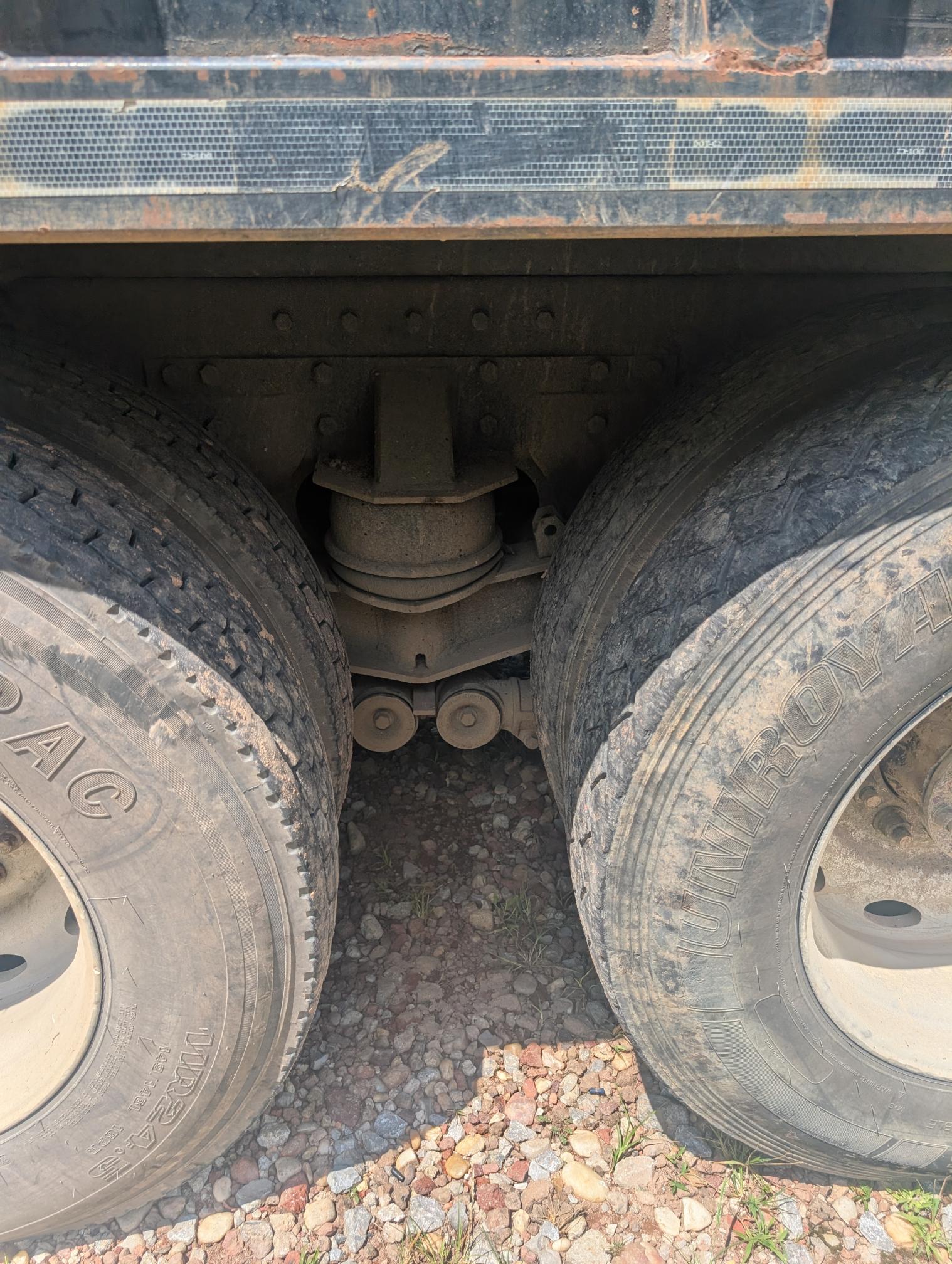 1995 PETERBILT 330 - Image 10