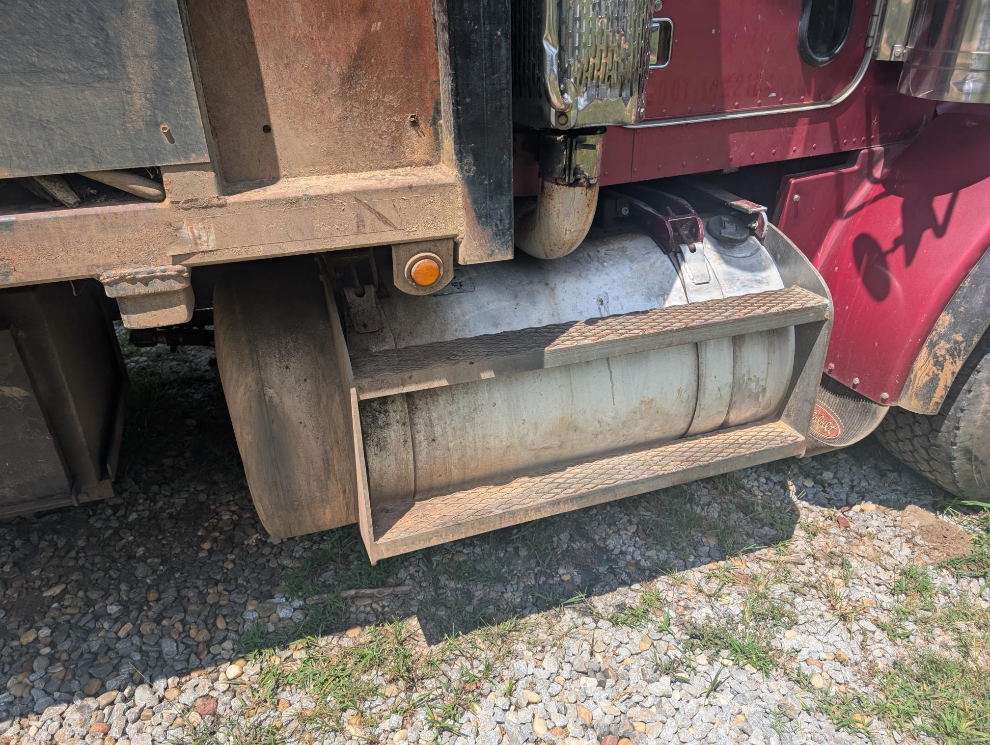 1995 PETERBILT 330 - Image 32