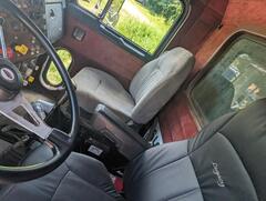 1995 PETERBILT 330 - Image 36