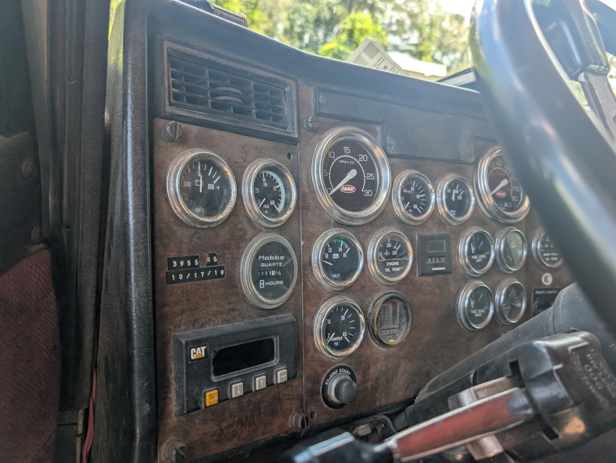 1995 PETERBILT 330 - view 3 of 48